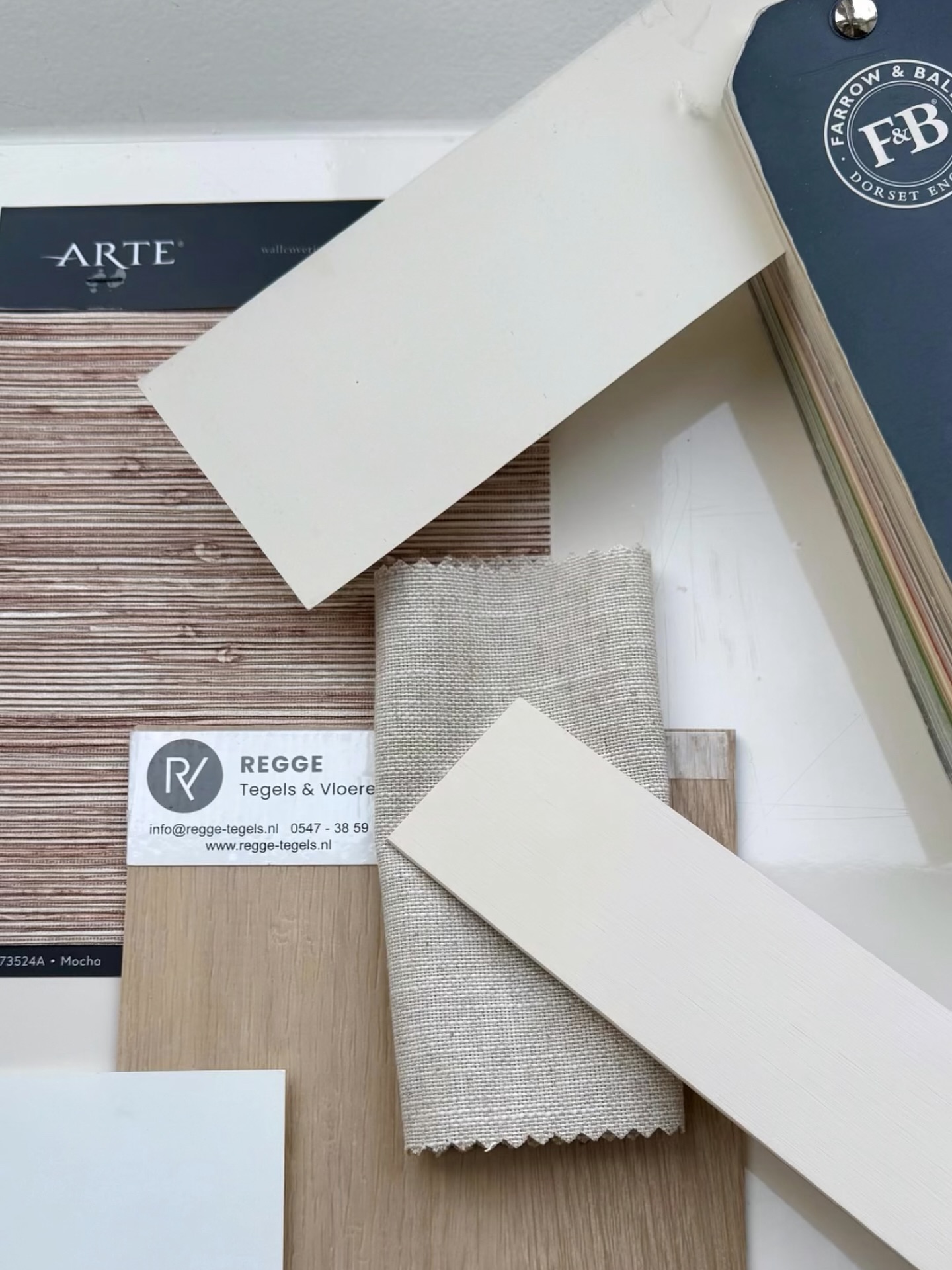 cocon-interieuradvies-bijzondere-wandbekleding-houten-strips-leer