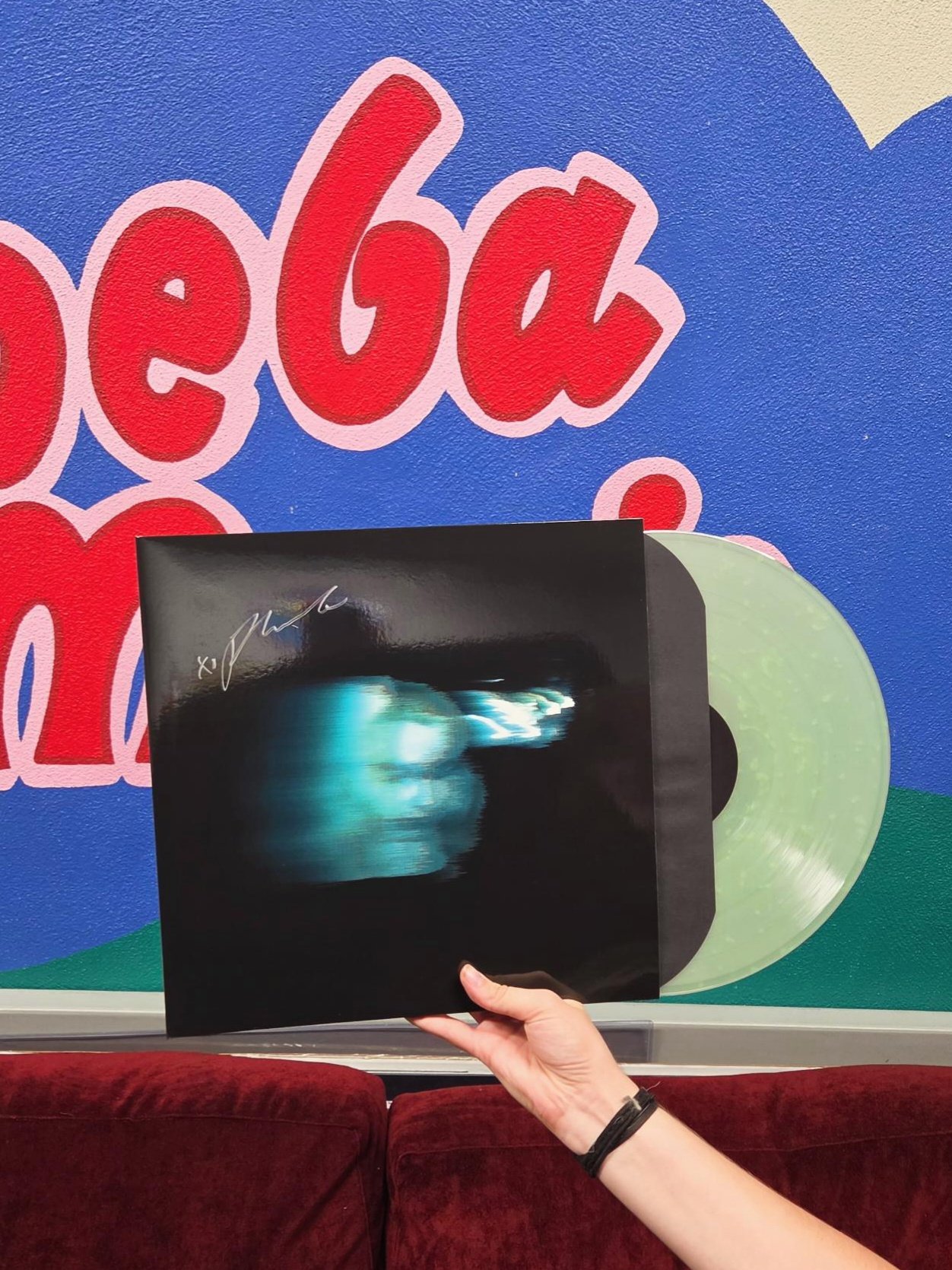Phoebe Bridgers stopped by and SIGNED 🖊️ copies of her new album