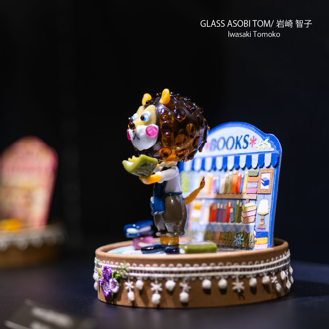 岩崎智子 GLASS ASOBI TOM ガラス細工 パンダ好きなうさぎ Kobe - 開館20周年 記念企画展Ⅲ「ガラスの水族館2025」10月7日まで