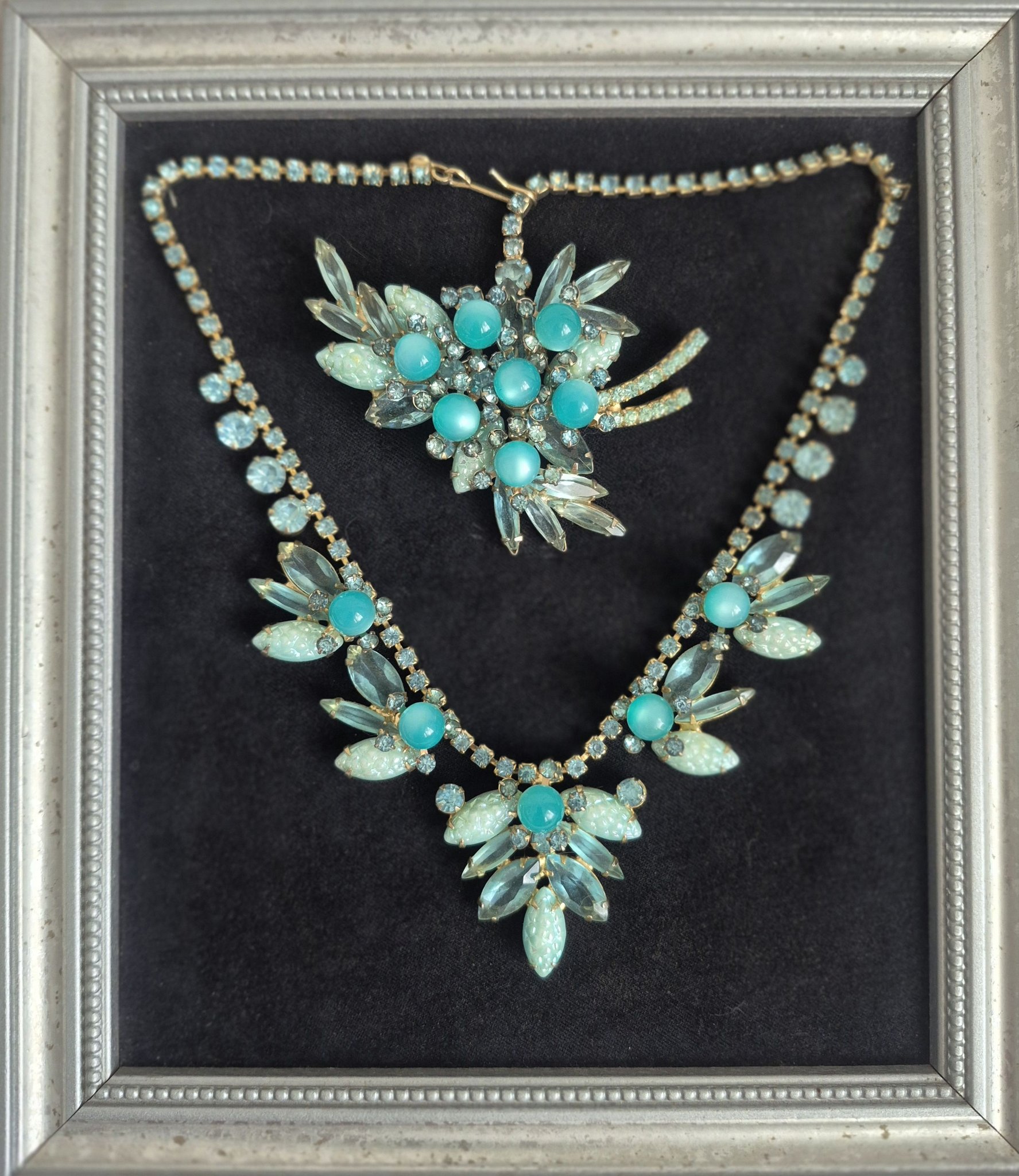 Jewels of the day are one of my favorite sets by Ryland and 