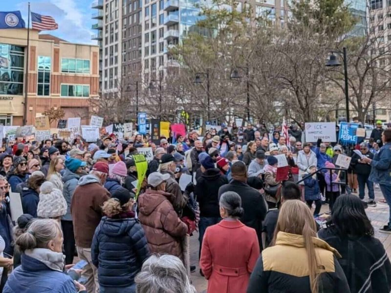 Arlington - 📣 Hundreds rally in Courthouse to protest ICE shooting of ...