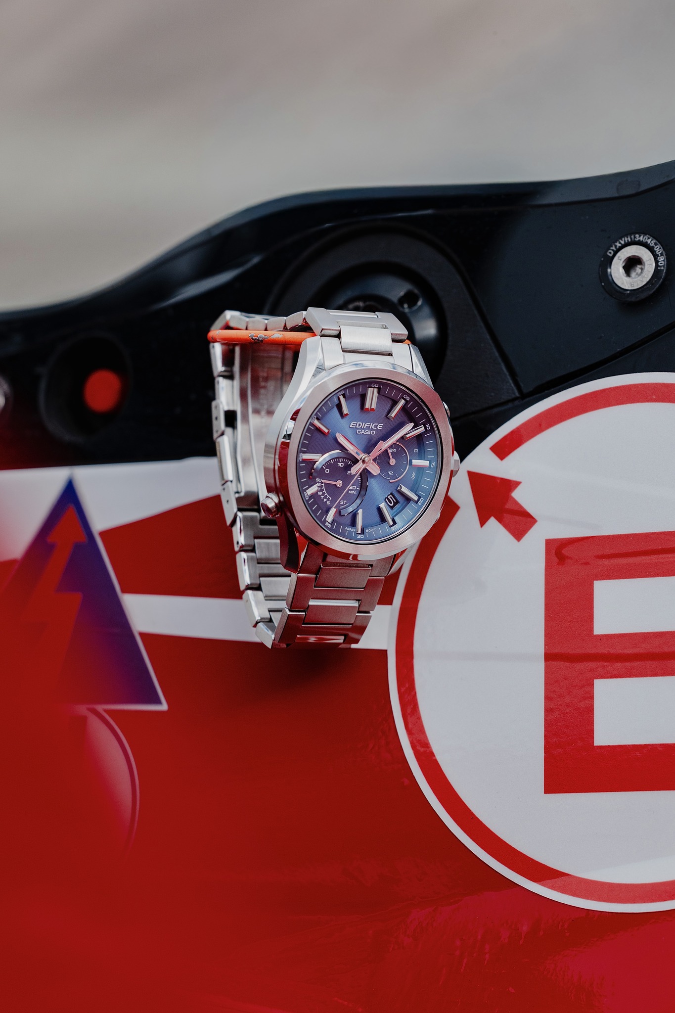A dynamic blue dial gives the performance focused EQB-1300D-2A its
