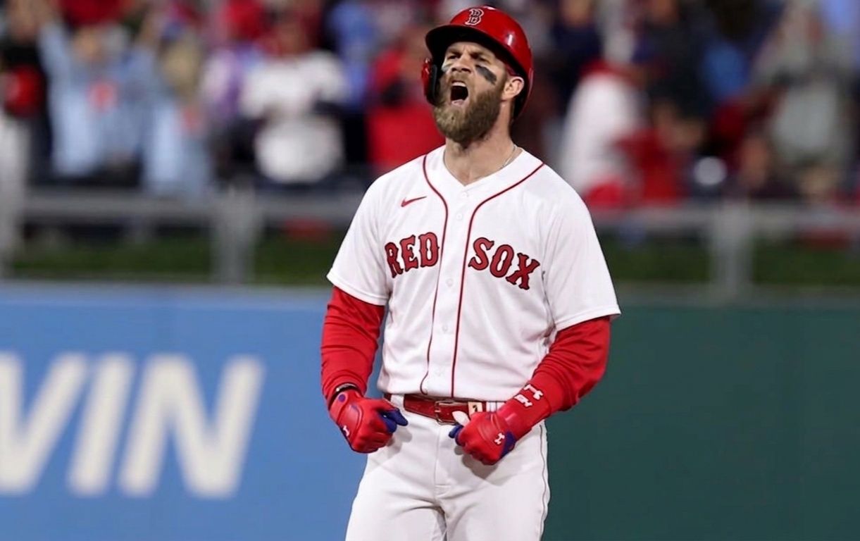 The Red Sox have acquired Ben Harper from the Phillies.