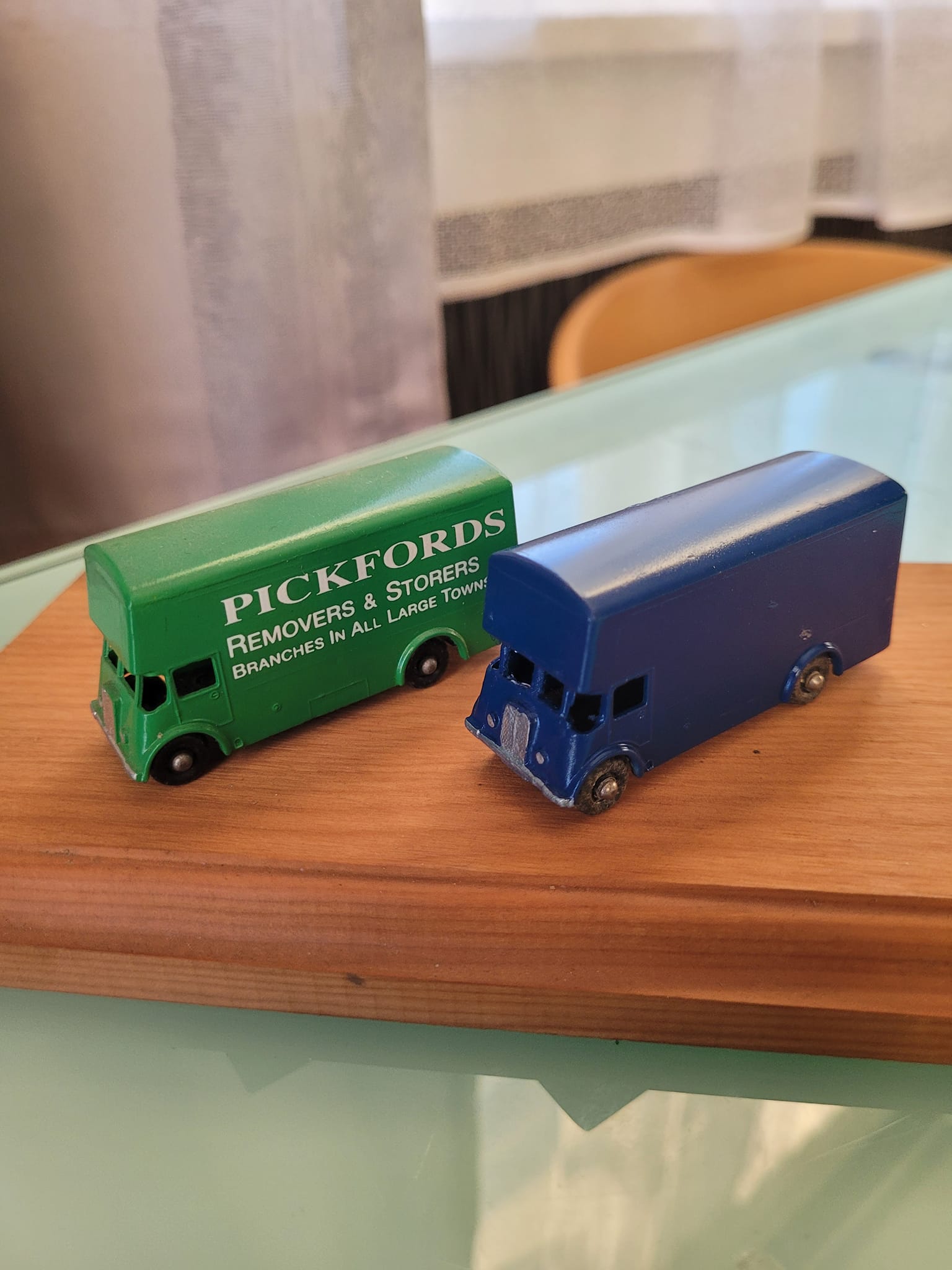 46B Pickfords Removal Van, rare E3 box
