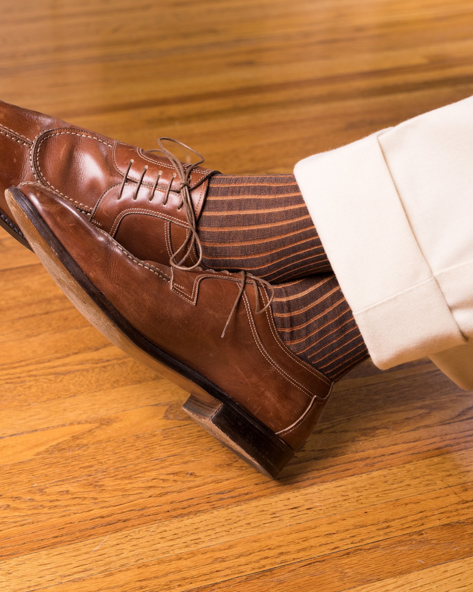 What color socks go with brown shoes?