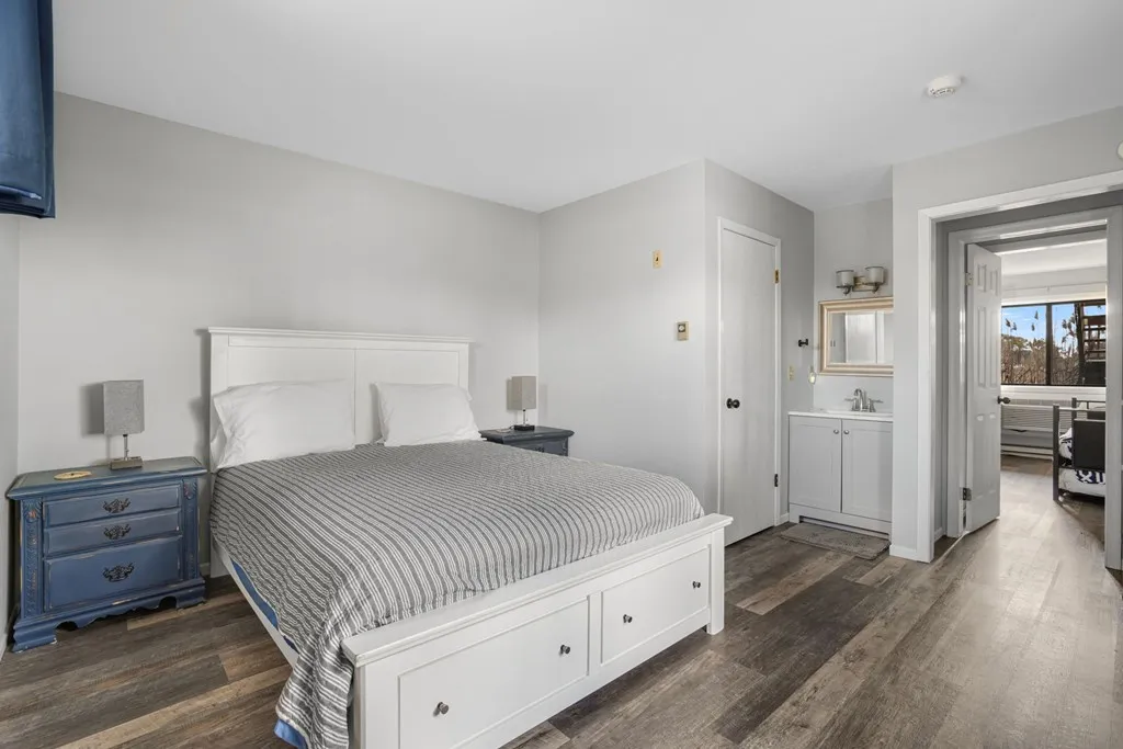 Meghan... - Meghan Oliver Clarkson-Long and Foster Real Estate