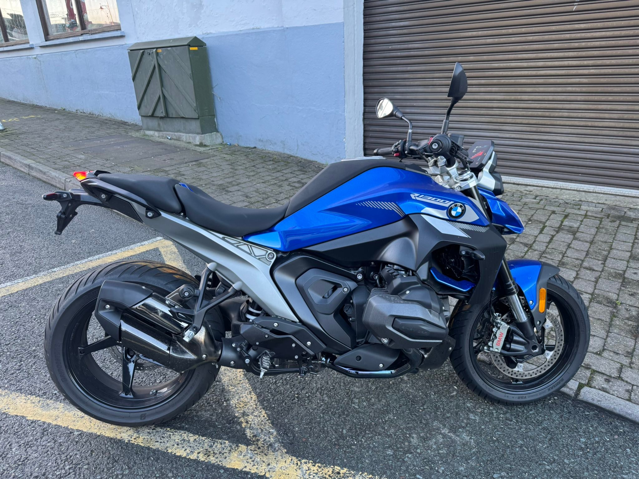 New into stock this absolutely stunning 2025 BMW R1300R Exclusive