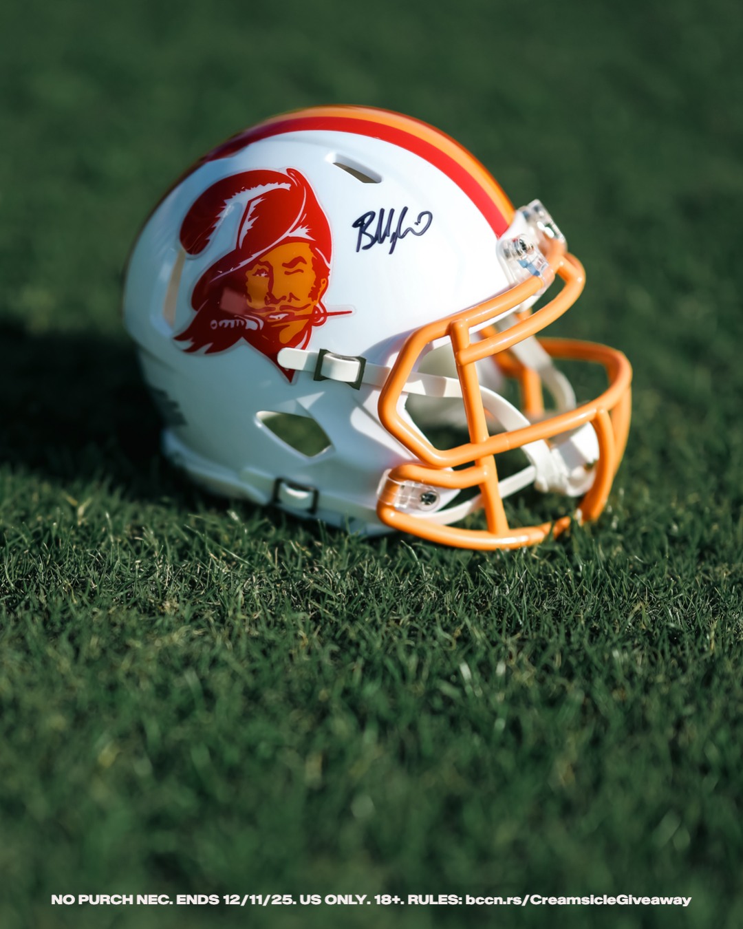 custom buccaneers football helmet Tampa Bay Riddell Authentic Full Size Speed Style This helmet is sold as is TOM BRADY Autographed Throwback Bucs