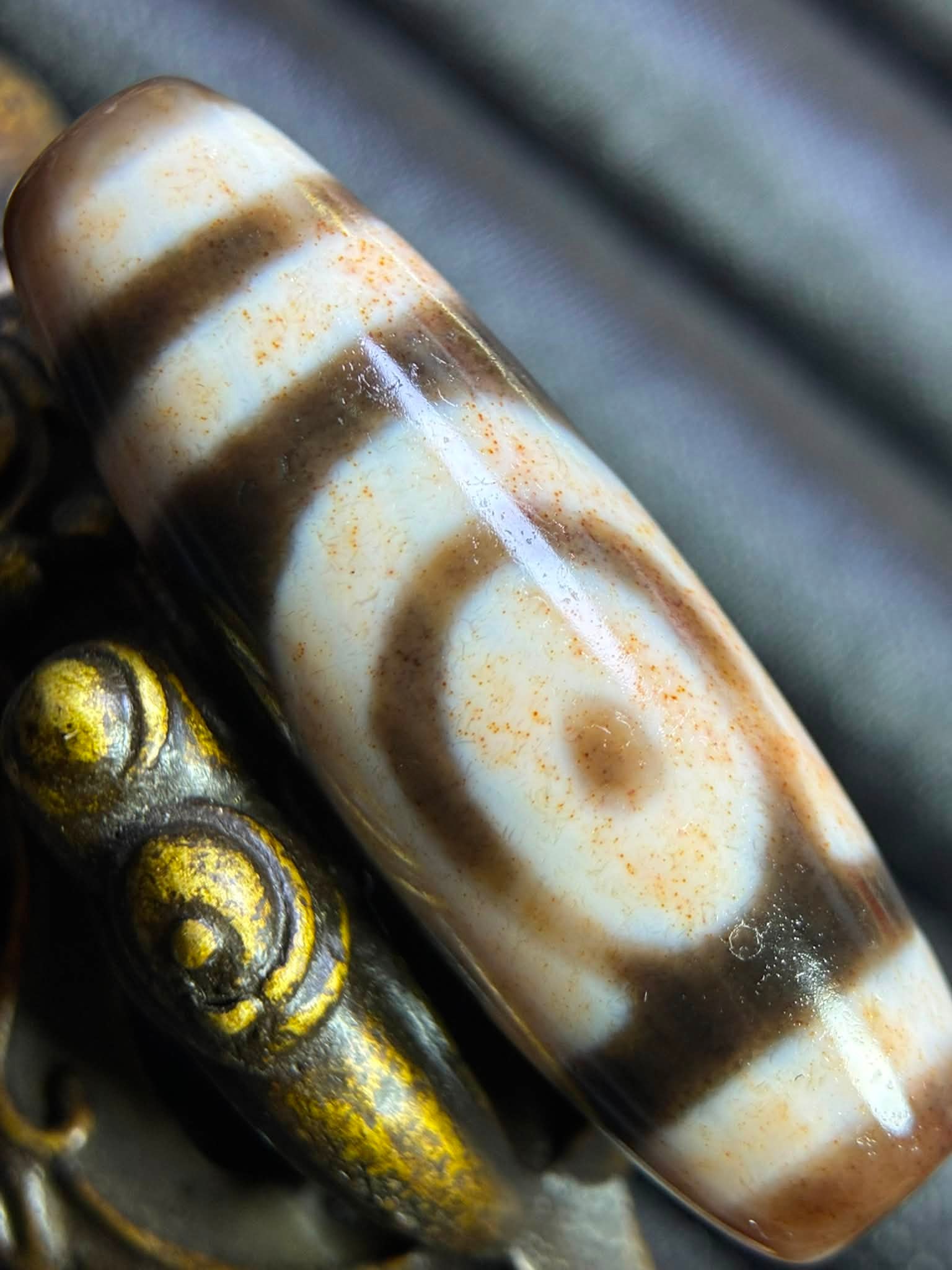 爆满朱砂两眼天珠，喜欢可私尺寸：37.5mm✖️12.3mm