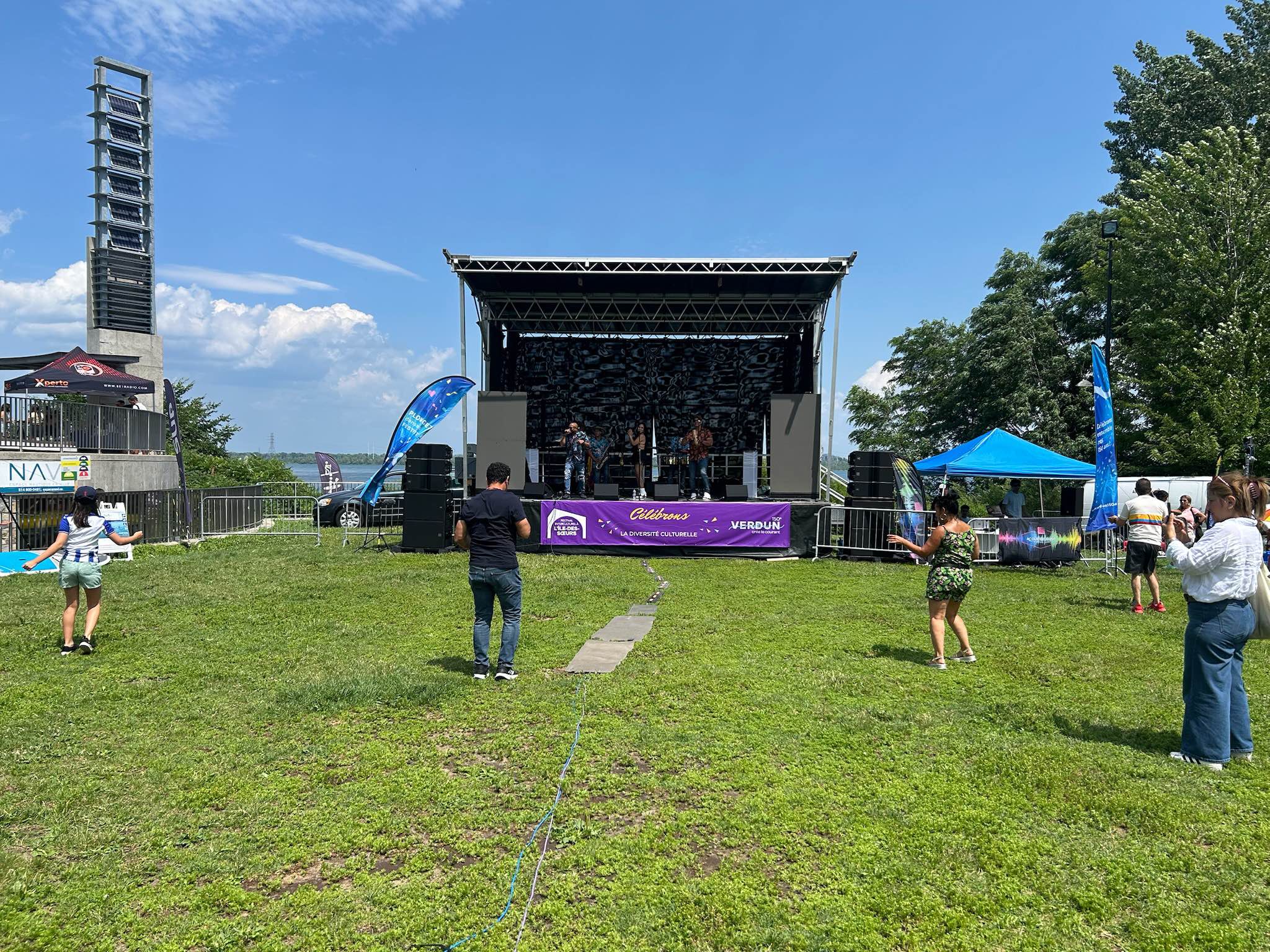 Sonorisation Professionnel Line Array Système ( L o c a t i o n. U n i ...