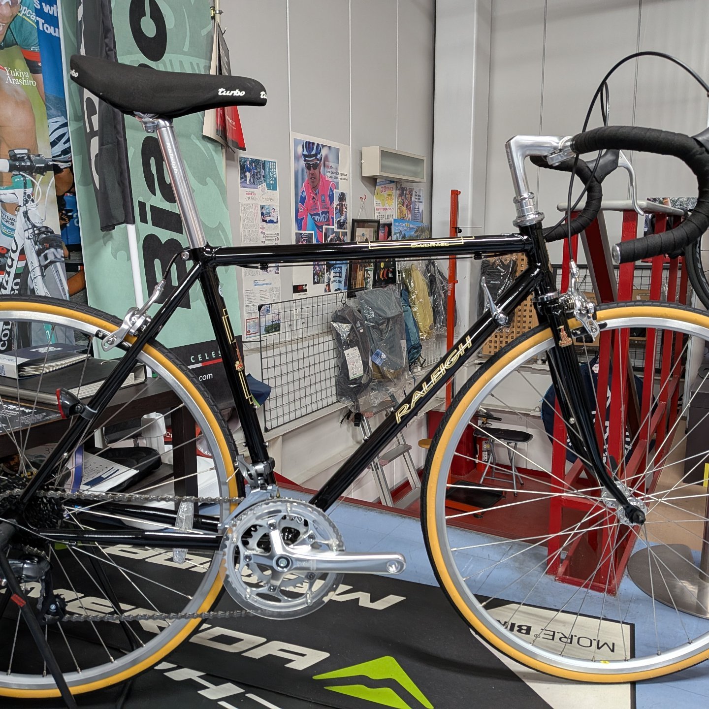 FUJI・RAIZ カスタム完了 カゴ・フェンダーに加え両立スタンドにハブ 