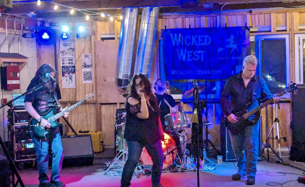 Wicked West Rocks Olde Restaurant & Lounge