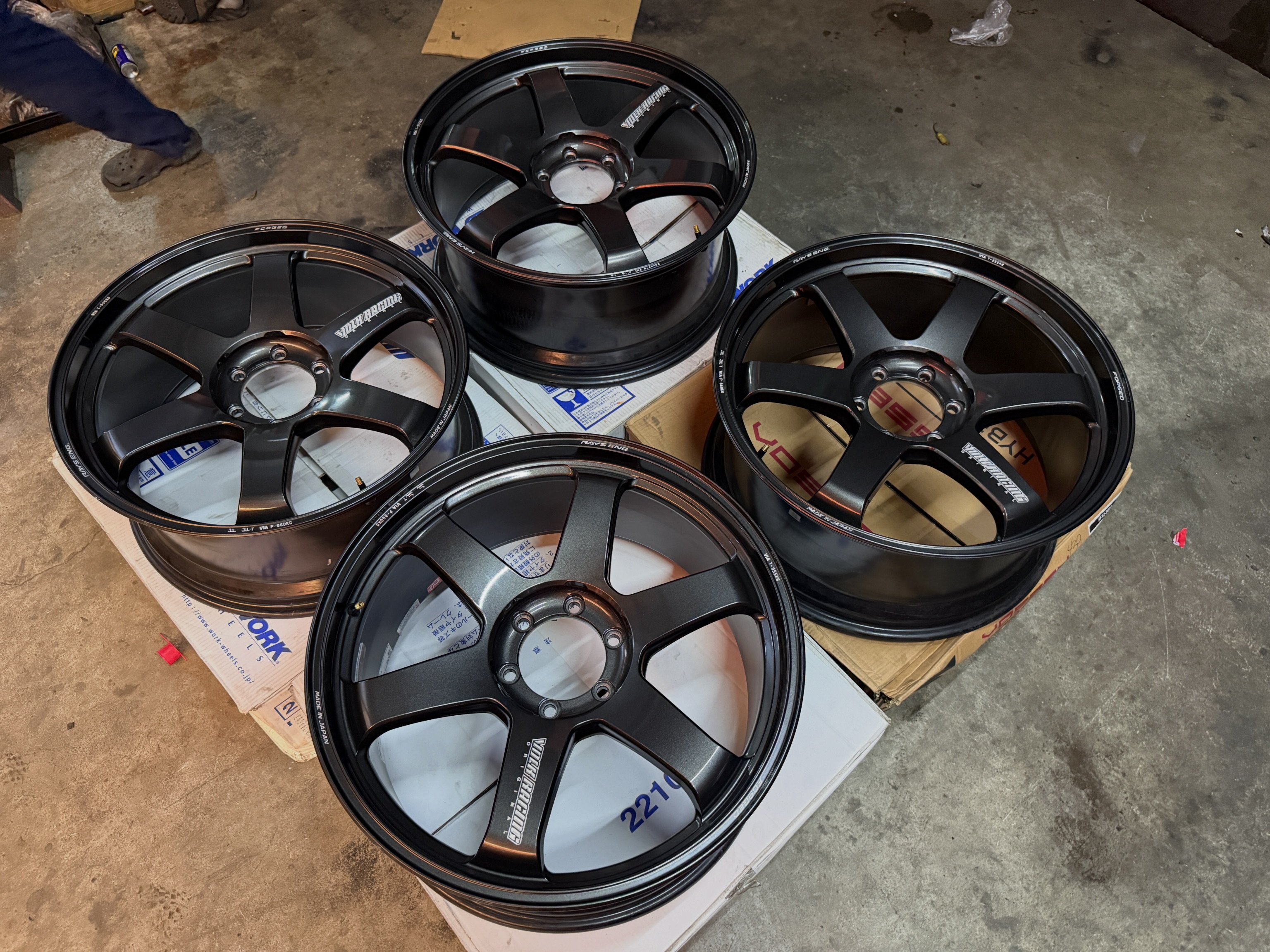 1 month used Authentic Rays Japan Volk Racing Forged TE37 22x10