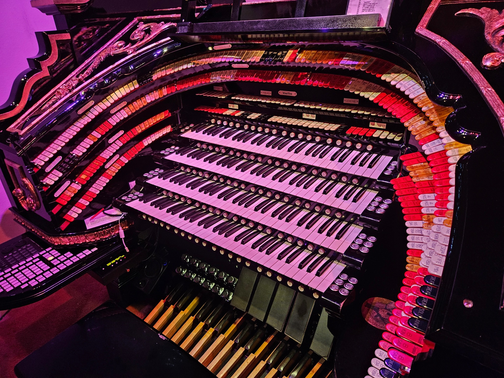 A visit with theatre organist and family entertainment impressario