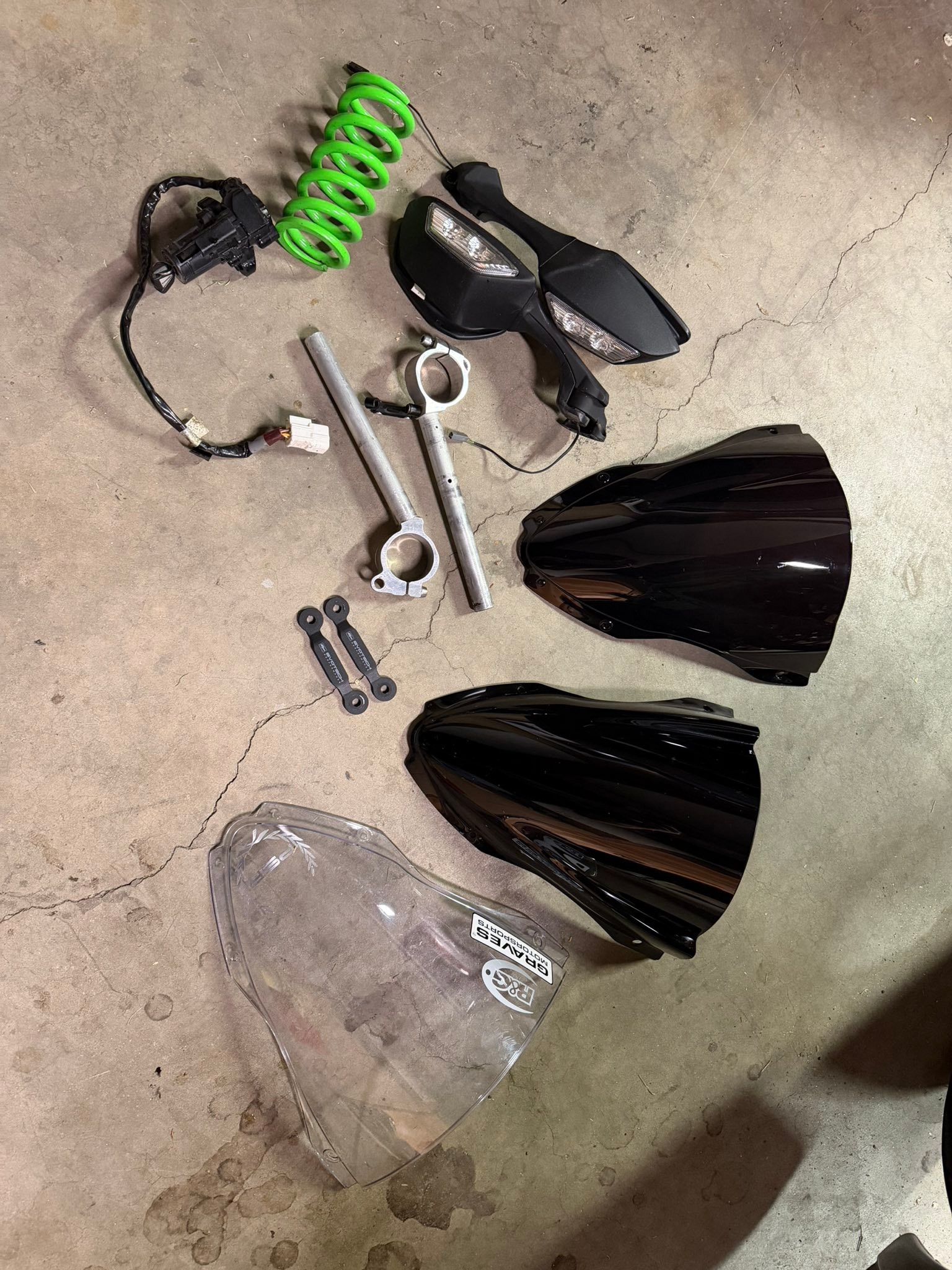 Kawasaki ZX10 2016 new parts all together 500 eueros for the lot