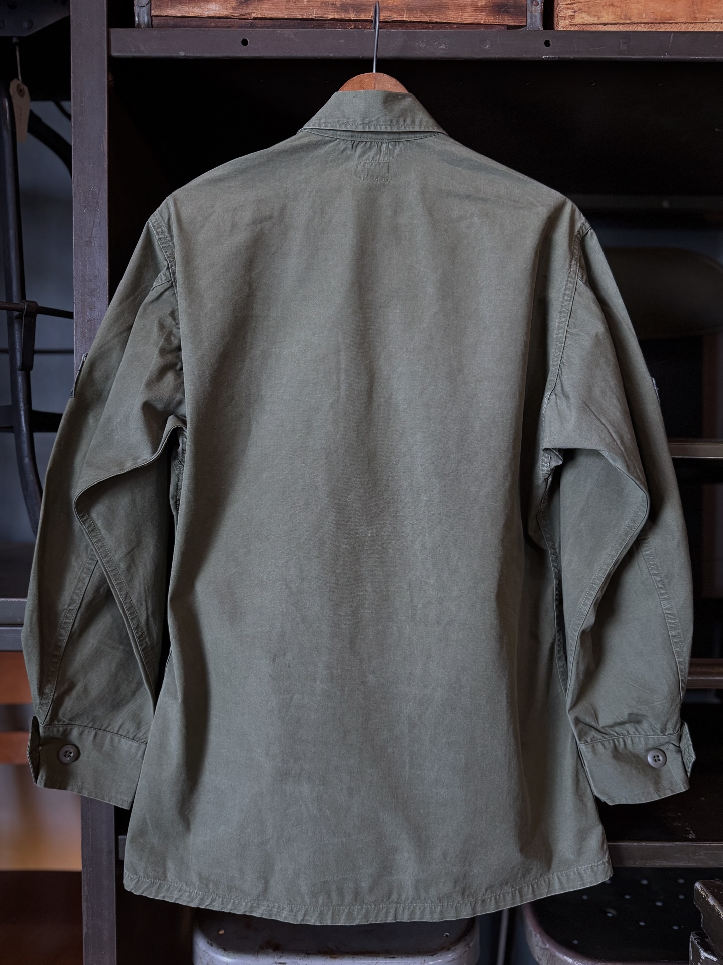 60s U.S. ARMY Jungle Fatigue Jacket & Airborne Patch • Small 