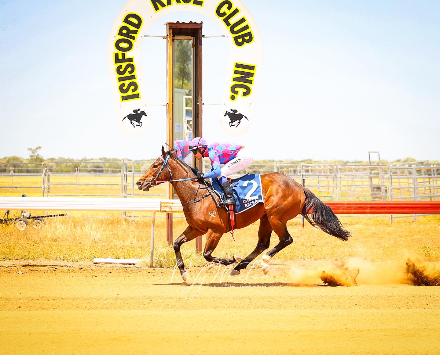 RLR Photography - Racing back at Isisford Race Club on a... | Facebook