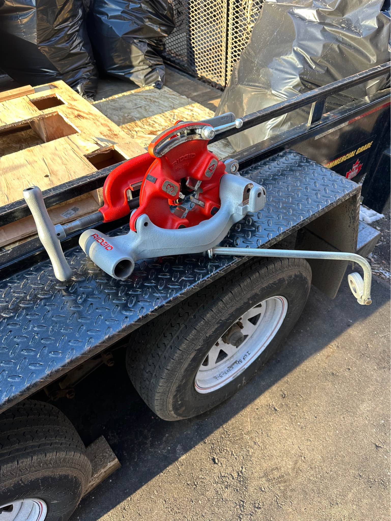 Rigid carriage, cutters, thread die (Selling lot and separately) - Hand ...