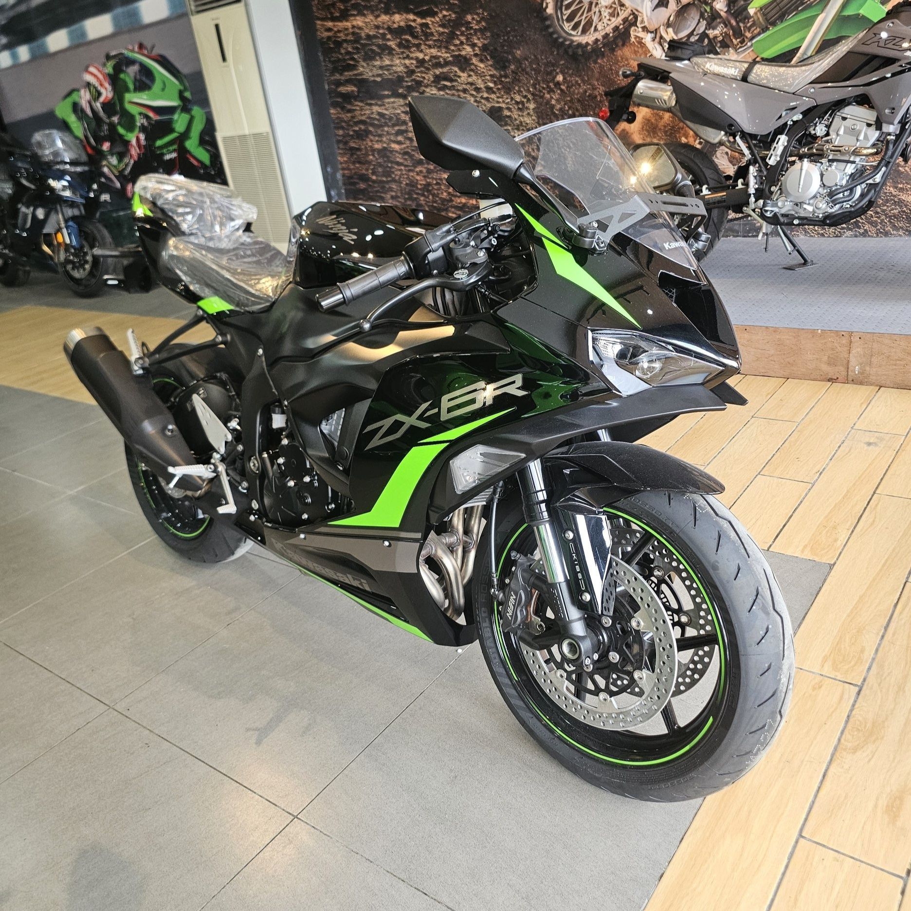 Kawasaki ninja zx6r (2025) Srp : 707,000 Dp : 140,801 36 Months