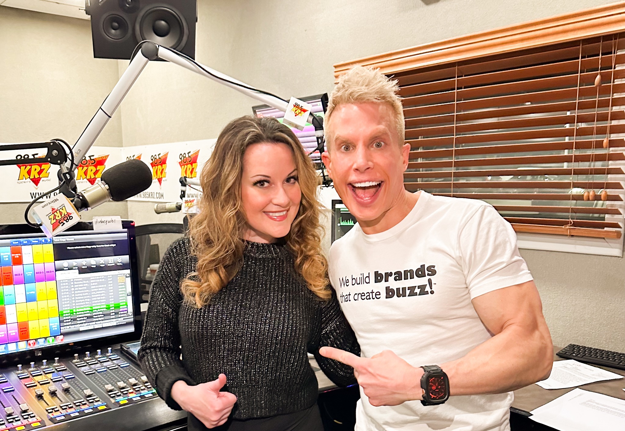 ケリー Ryan - I'm on-air with the fabulous Melissa Krahnke on 98.5 KRZ