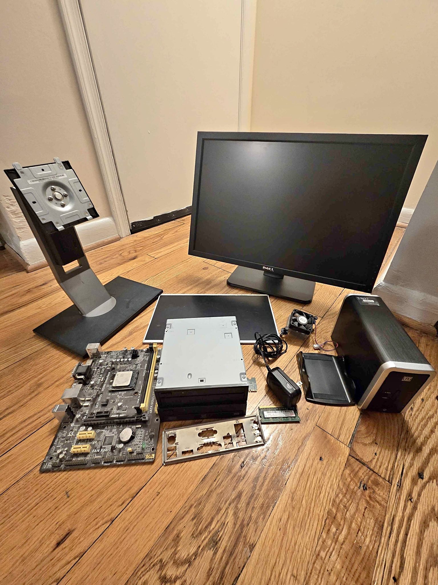 Lot of computer parts/ components - Desktop Computers - Pikesville ...