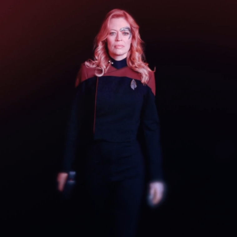 Trek Central - 🚨 NEW - Jeri Ryan will play COMMANDER Seven... | Facebook