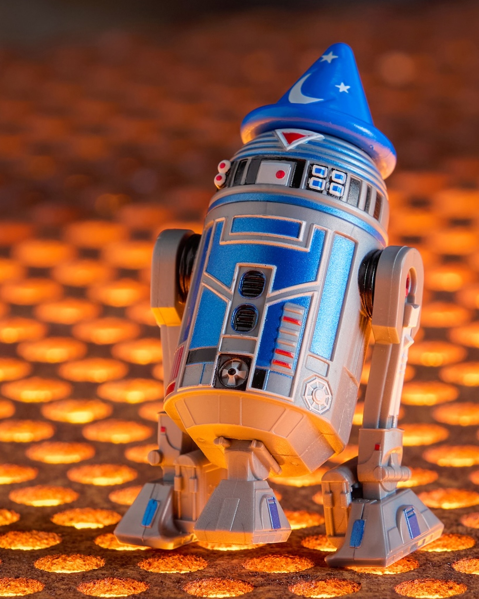 Here is a first look at this year's D-23 droid R7-D23. It'll be