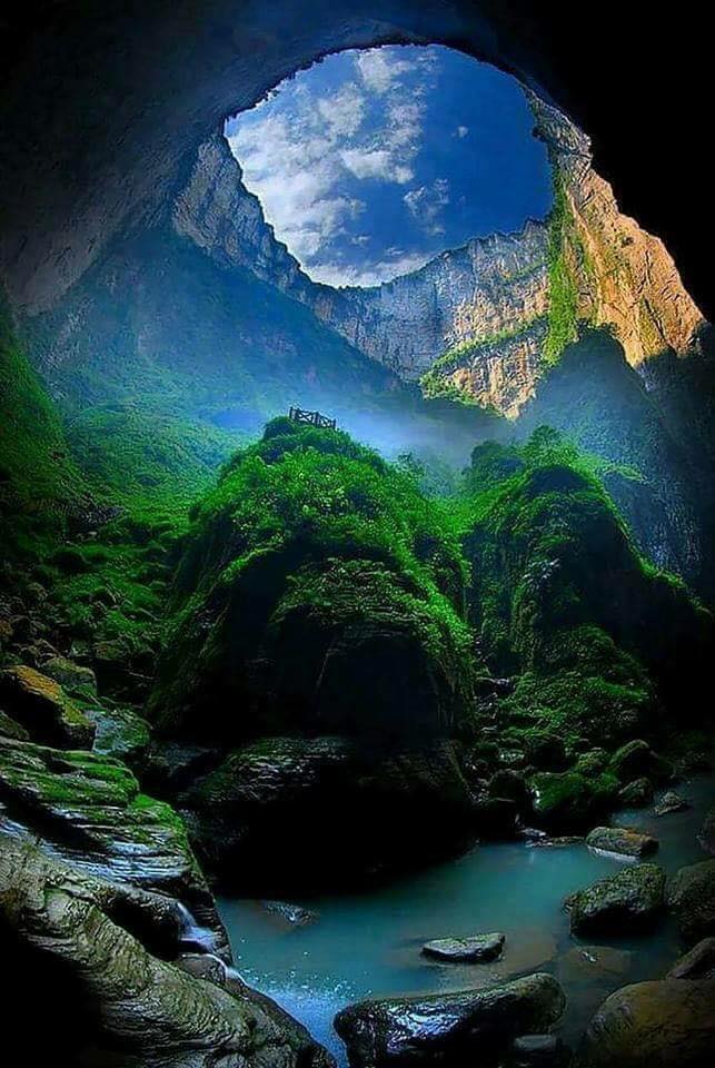 The Heavenly Well (xiaozhai tiankeng), the deepest sink in the