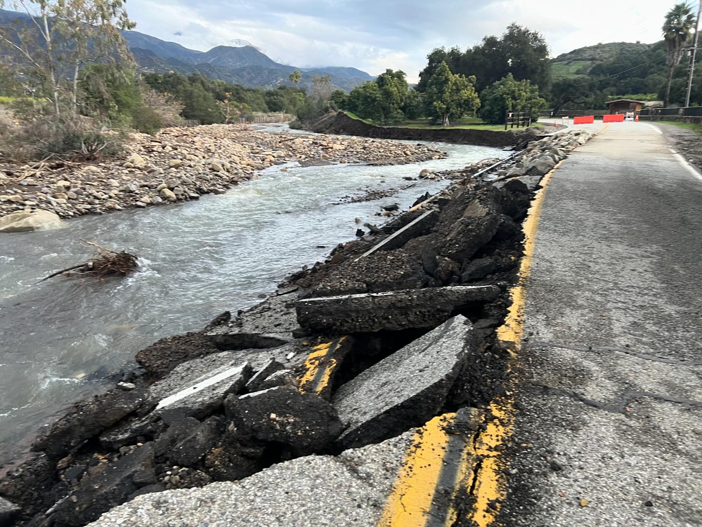 The collapsed section of Reeves Road... - Ojai Valley News | Facebook