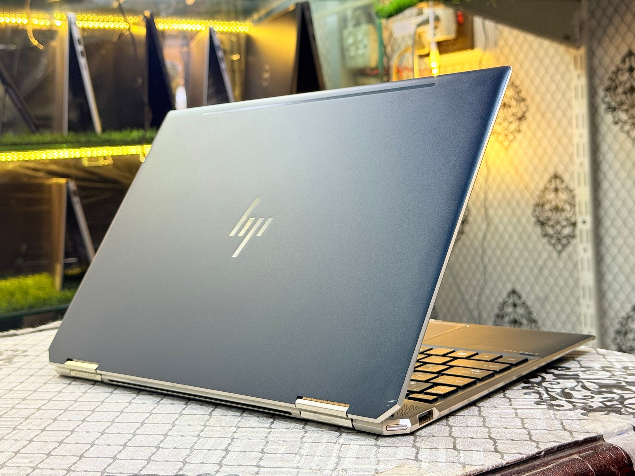 HP Spectre x360 13 (8th Gen Intel Core i5) is a premium 2-in-1 