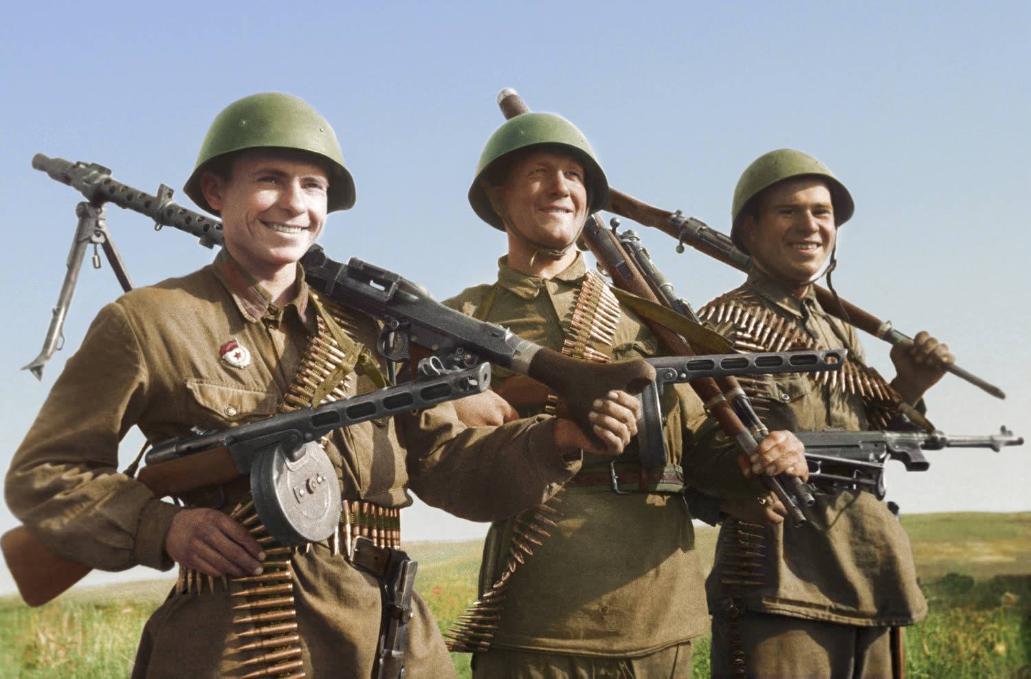 WW2 - Soviet Red Army Guards armed with PPSh-41 submachine guns, pose ...