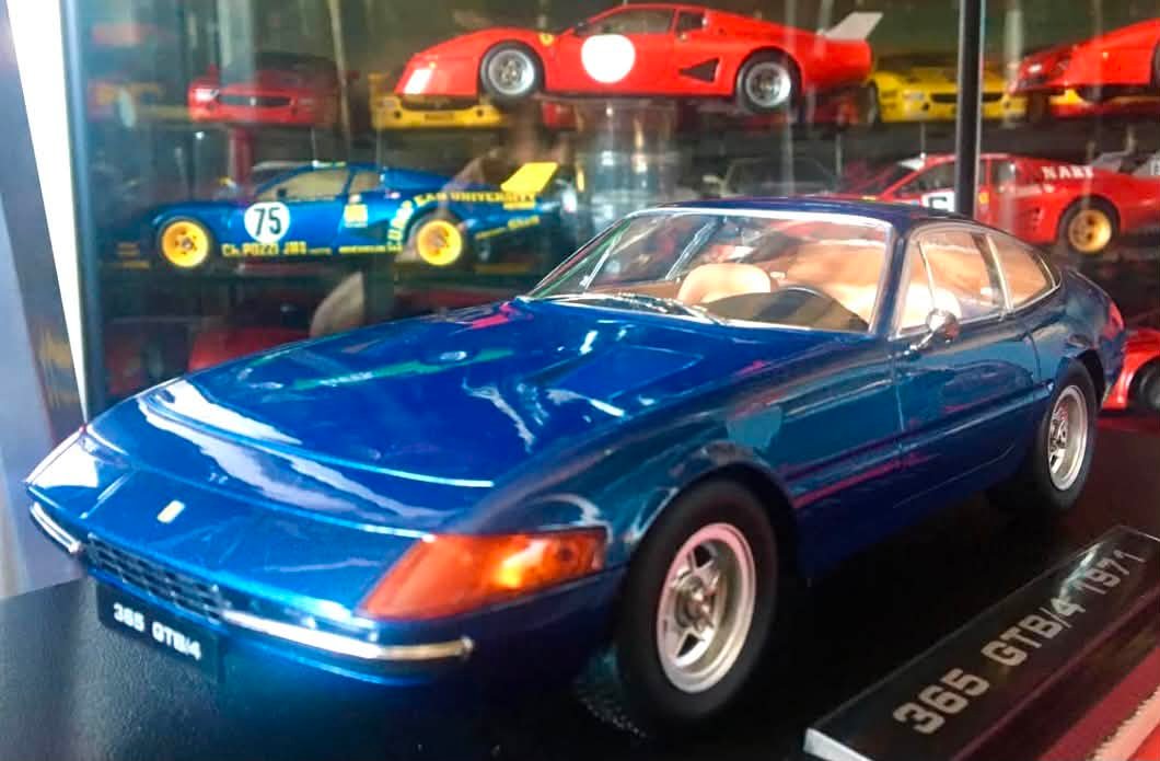 Ferrari 365 GTB/4 Daytona 71 ミニカー 京商 1/18 フェラーリ365GTB/4
