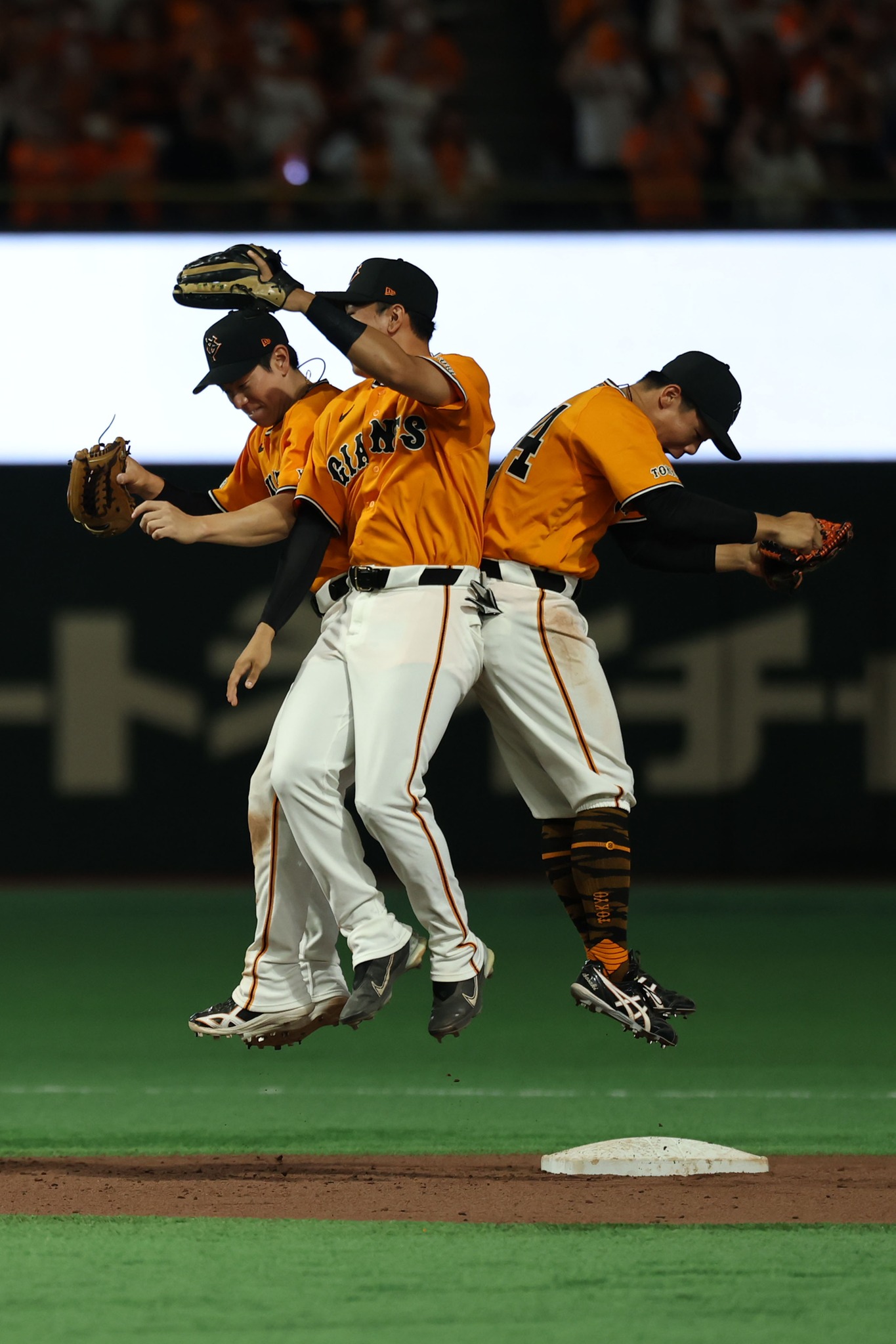 【送料無料】元読売ジャイアンツ 脇谷亮太選手の走塁用手袋　即日発送　値下げ可 送料無料】元読売ジャイアンツ 脇谷亮太選手の走塁用手袋 即日発送
