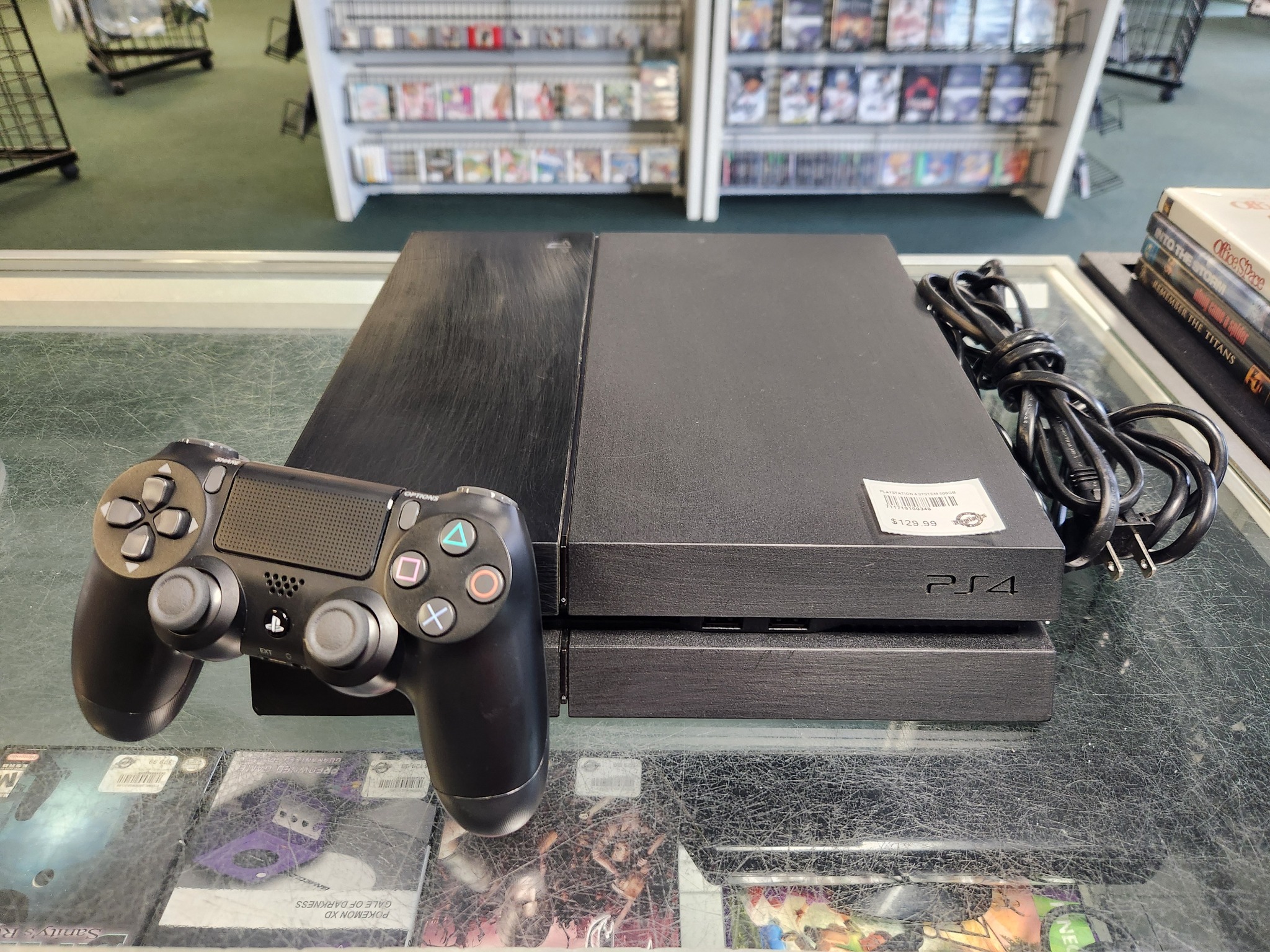 SONY CUH-1106A PS4 CONSOLE 500GB-HDD with 2 controllers lay-bye