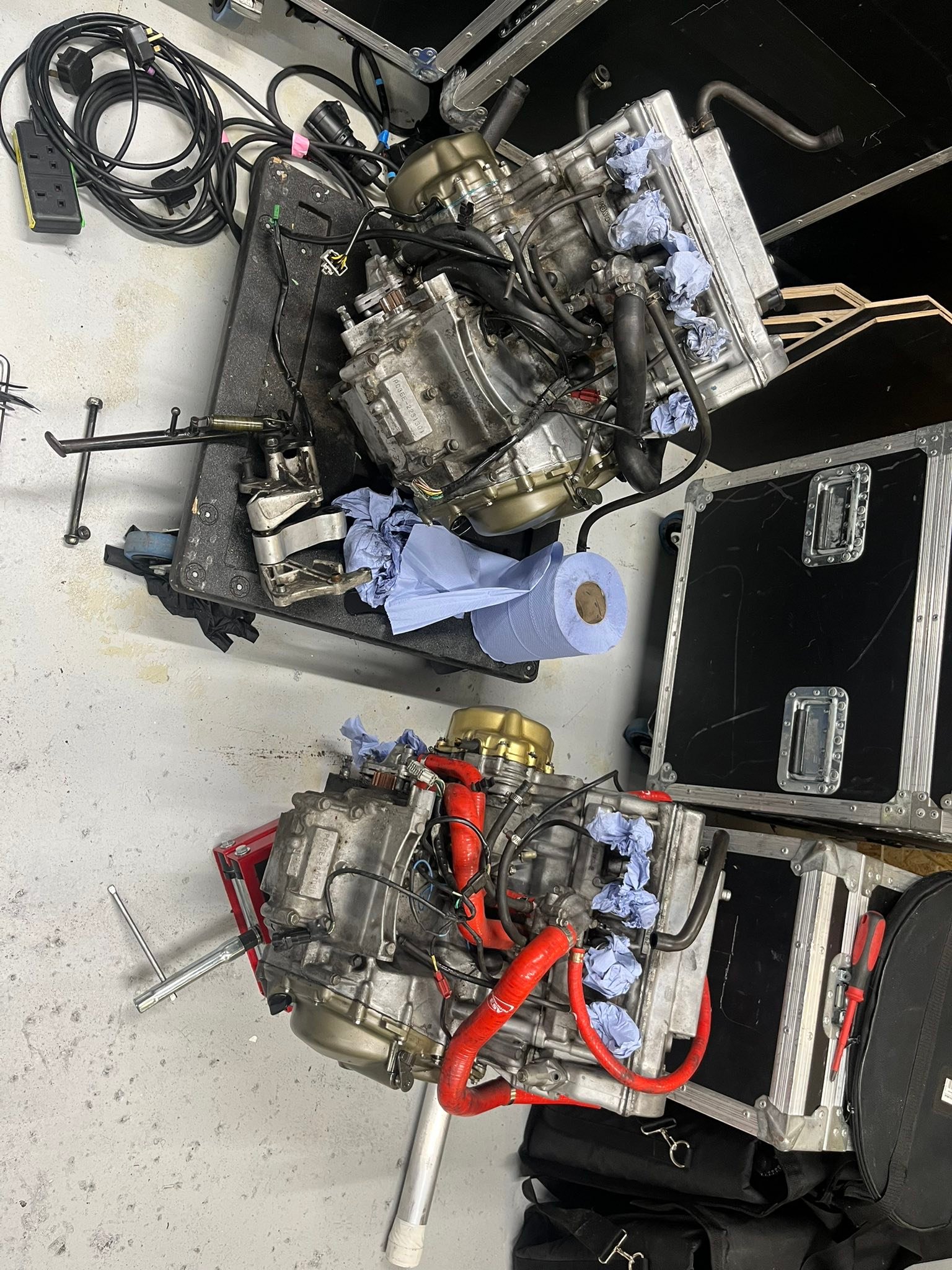 What a busy weekend Dan has had! It's engine swap time He has