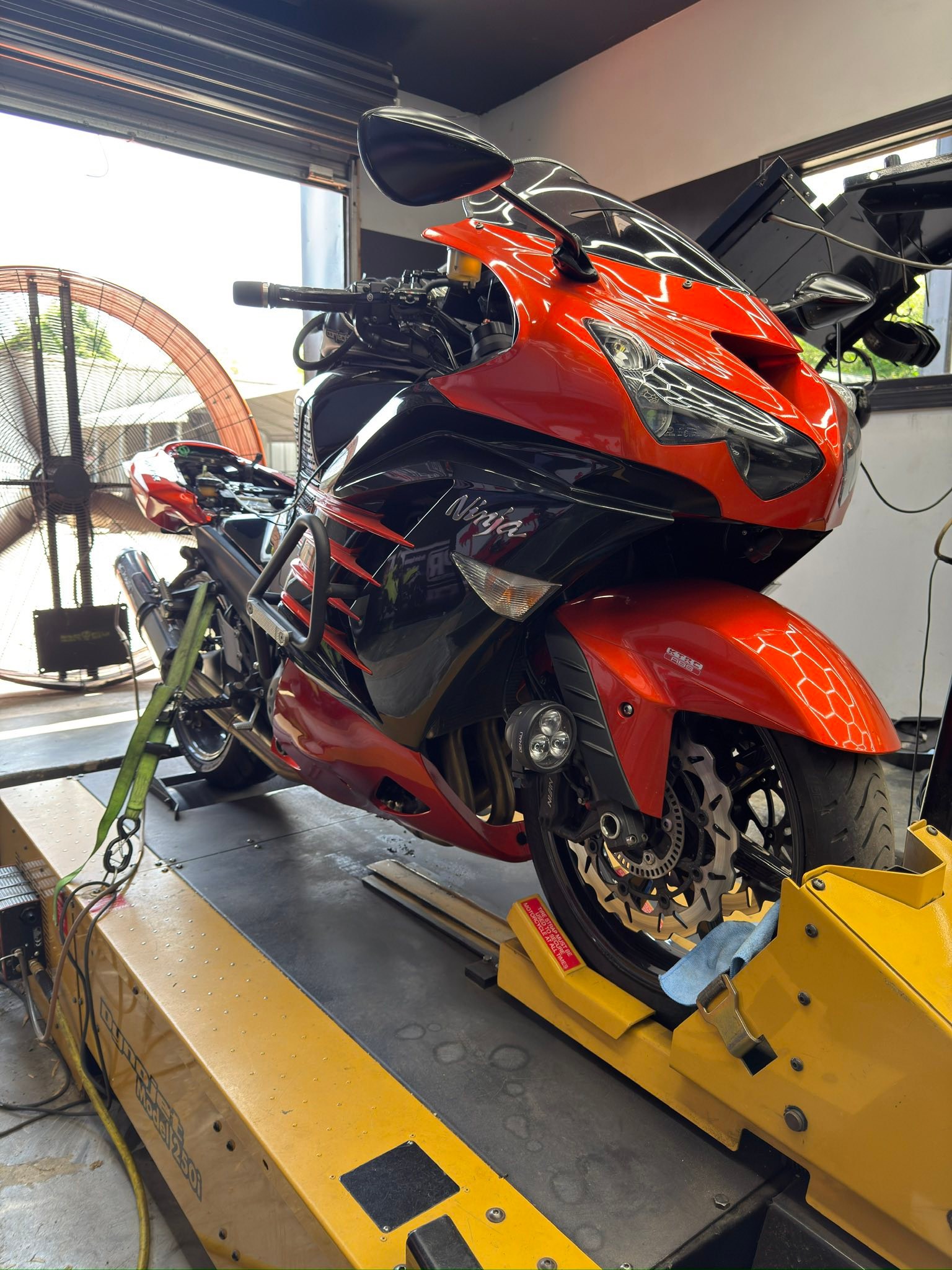 Kawasaki ZX14r or Suzuki Hayabusa ? Which do you like better?