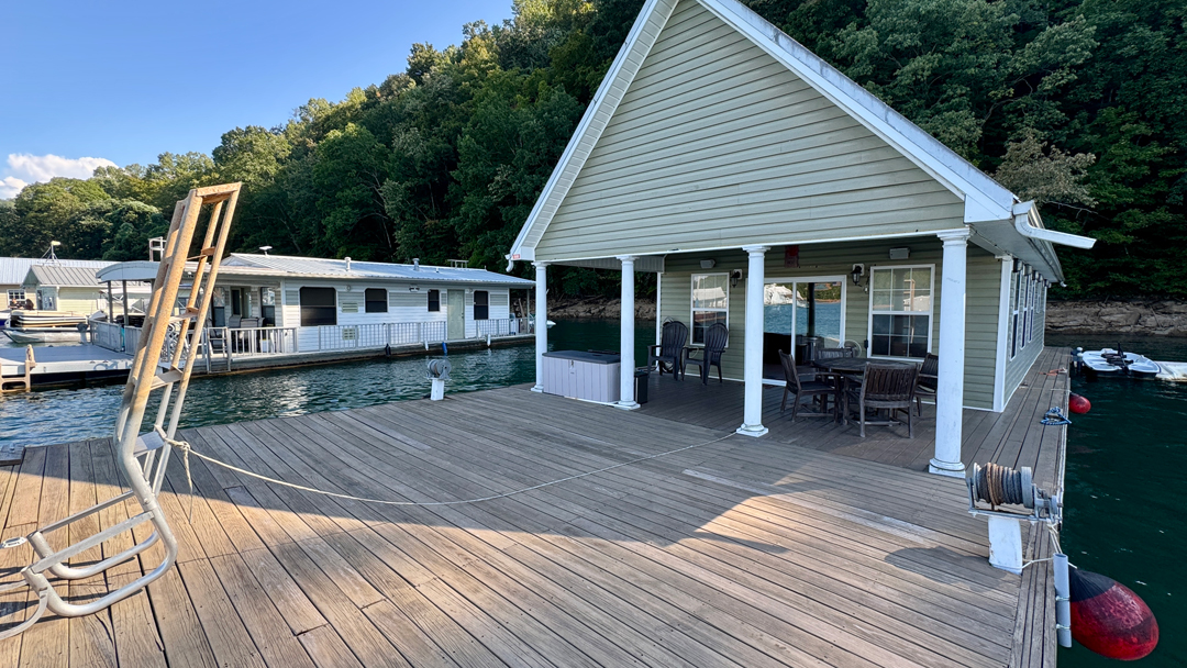 YourNewBoat.com - REDUCED! 9 x 21 Floating Cabin For Sale on Norris ...