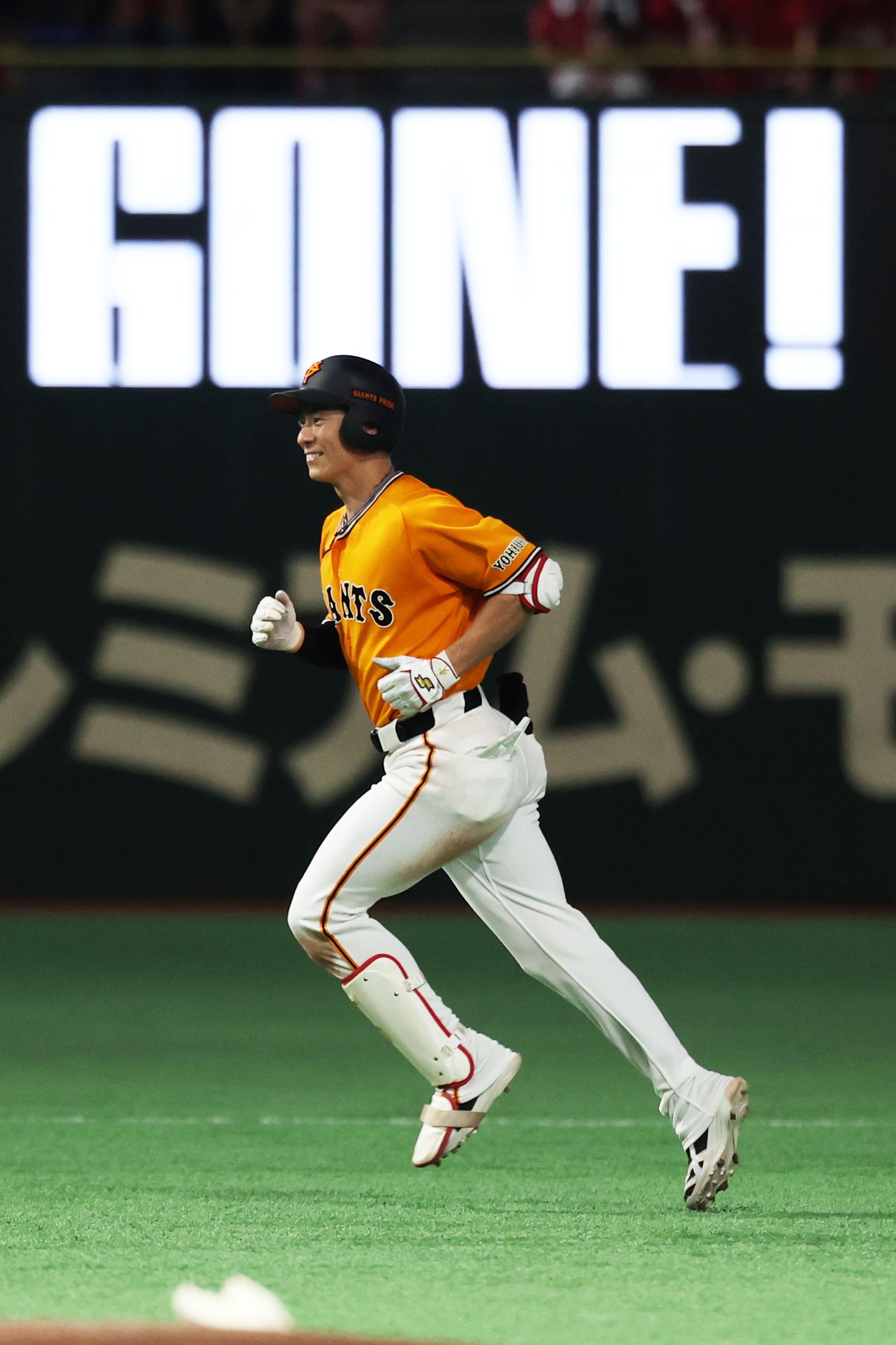 読売ジャイアンツ - #中井大介 選手の本塁打で #巨人 軍通算 #10000