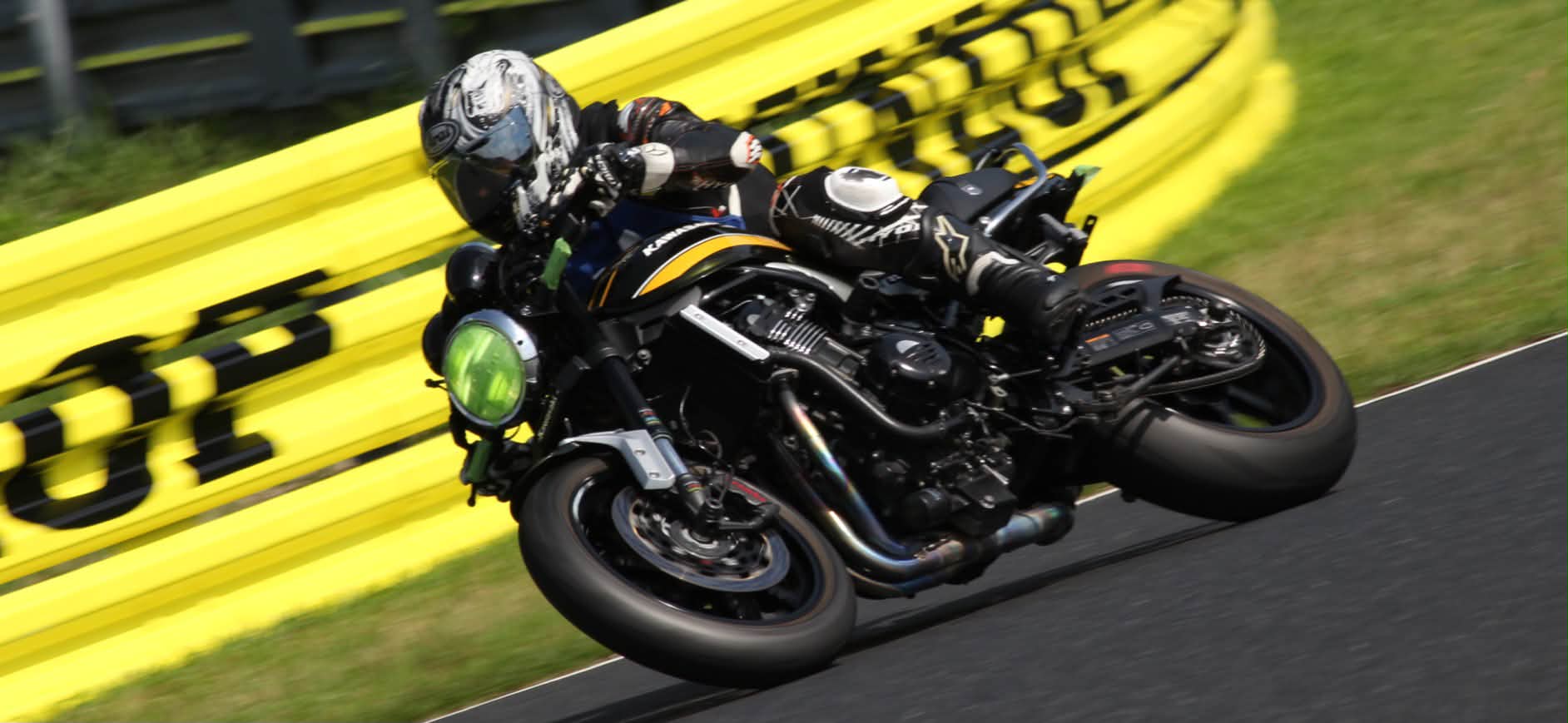 STRIKERのSTCステップバーがきたー‼️🤗🤗 さあヨシムラX-TREADに装着