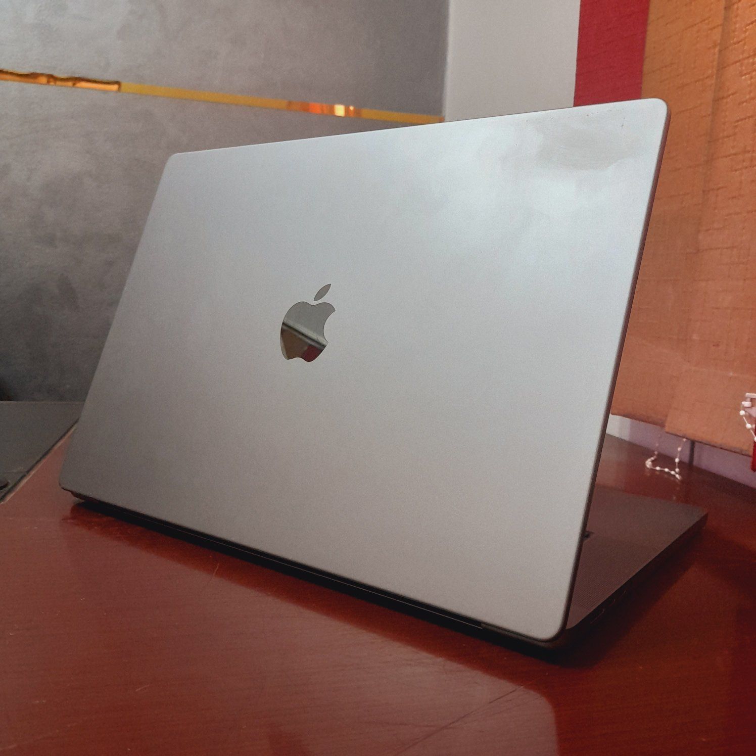 MacBook pro 2021 M1pro 16 inch Memory 16GB Storage 512GB Gpu 16 