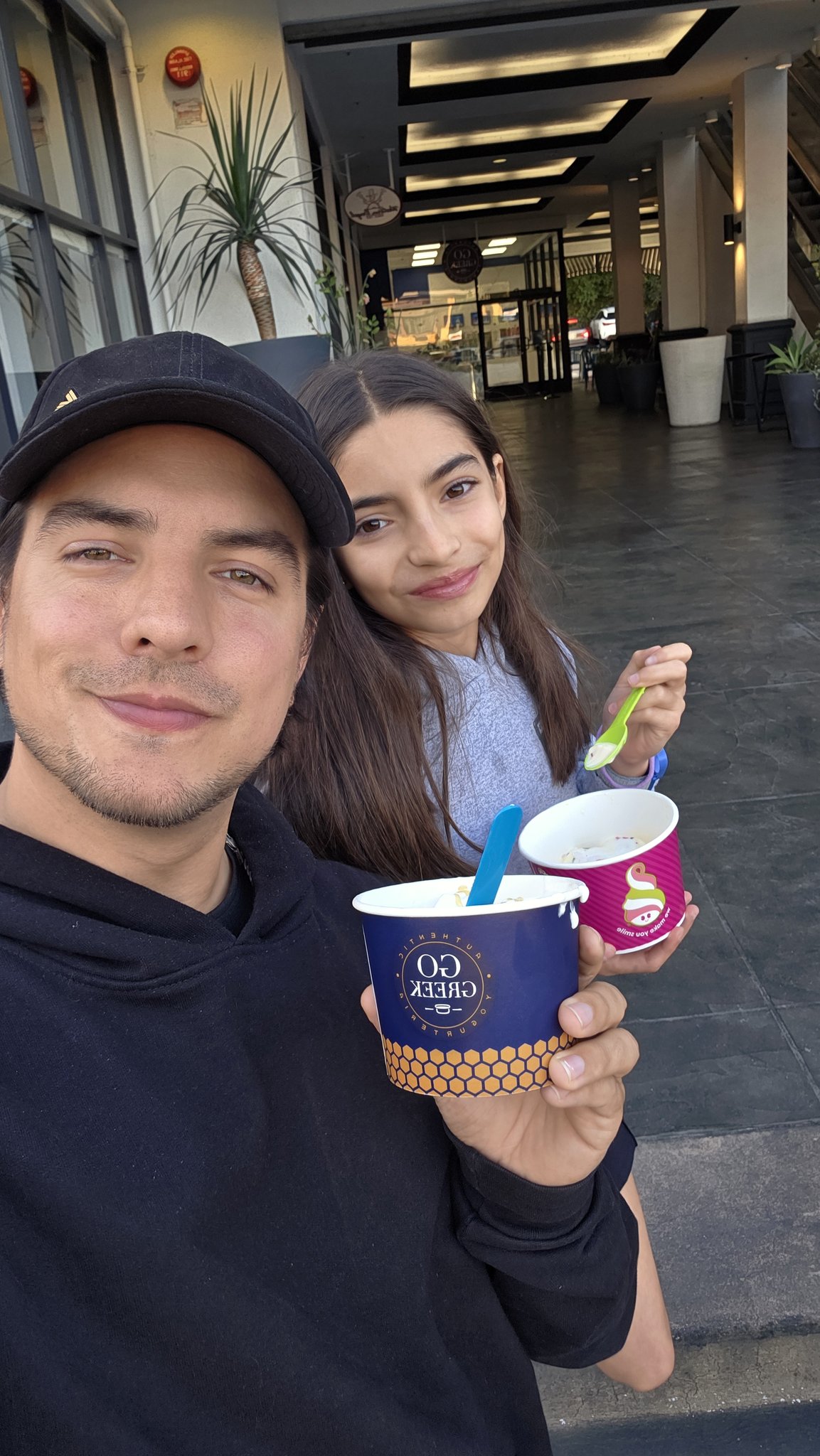 Vadhir Derbez - Día post cumpleaños con la pequeña 😍 | Facebook