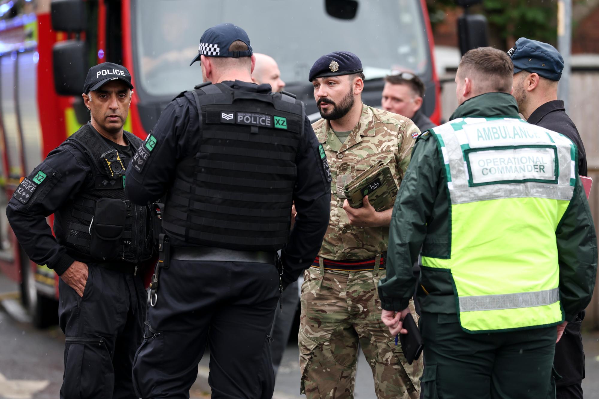 Marie -Ryoの初期イメージ Suspicious device found on Vicarage Road Precinct, Watford. Whole