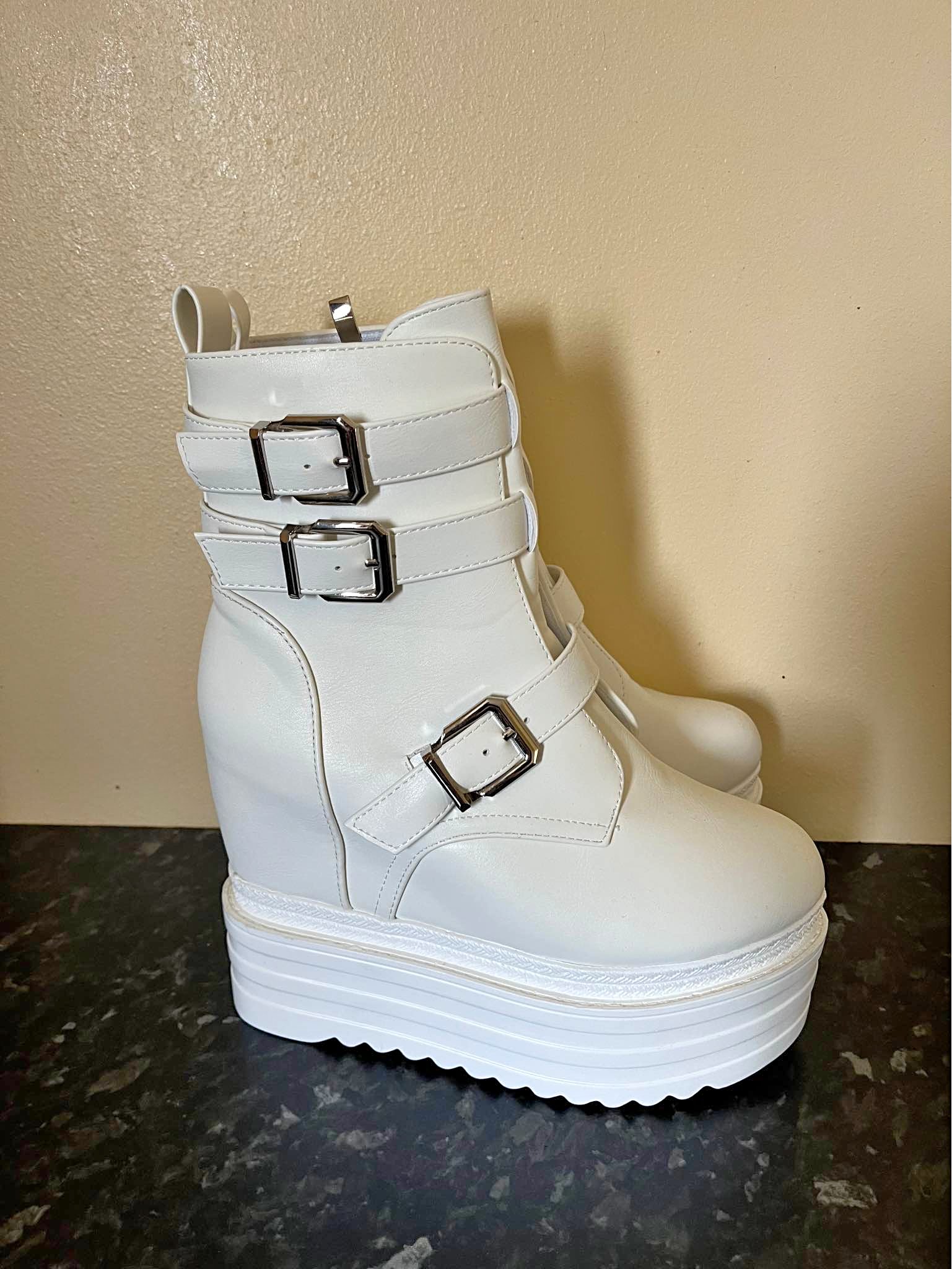 WHITE PLATFORM BOOT SHOES - Boots - Temuka, New Zealand | Facebook ...
