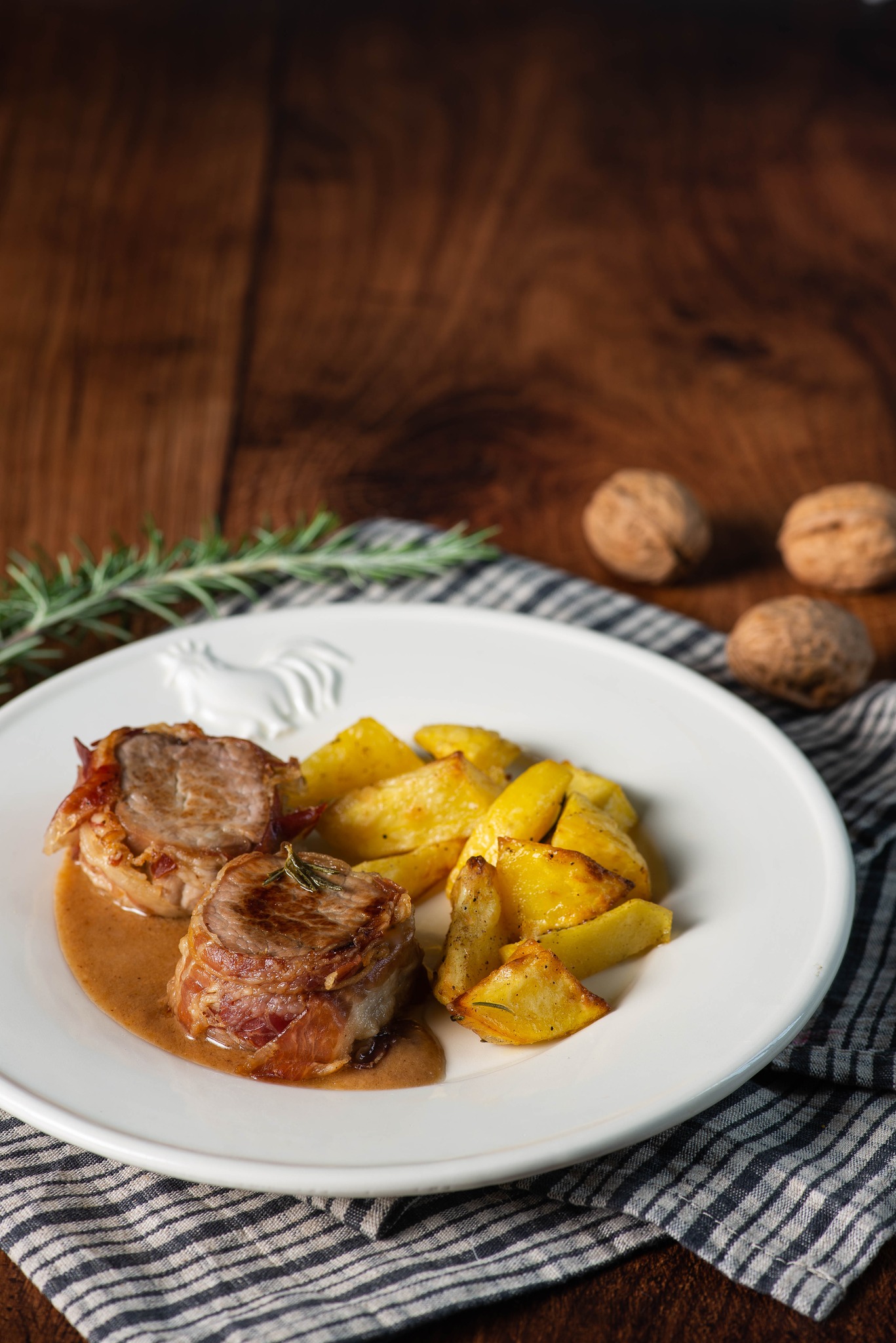 Il - FILETTO DI MAIALE GLASSATO AL MIELE E SALSA DI NOCI Una ricetta ...