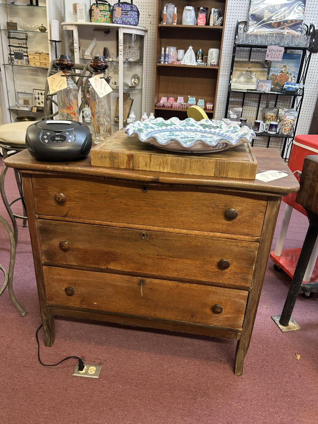 T... - The Yellow Umbrella Antiques Primitives and Home Decor