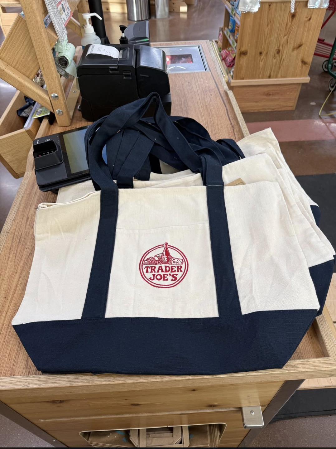 Sevia Closet - 🛍️Trader Joe's tote bags are highly... | Facebook