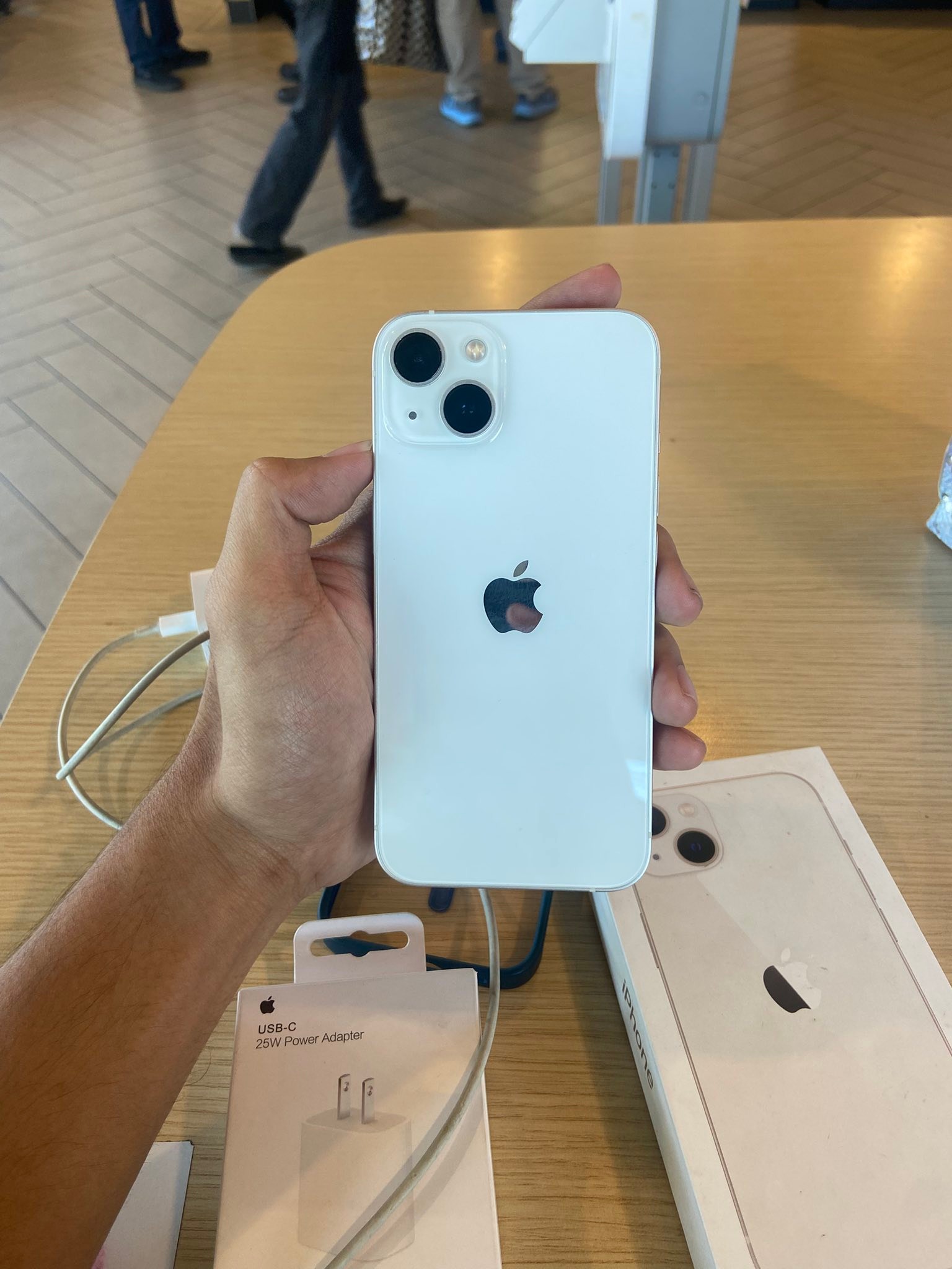IPHONE 13 128gb Starlight Complete Under warranty until June 10 