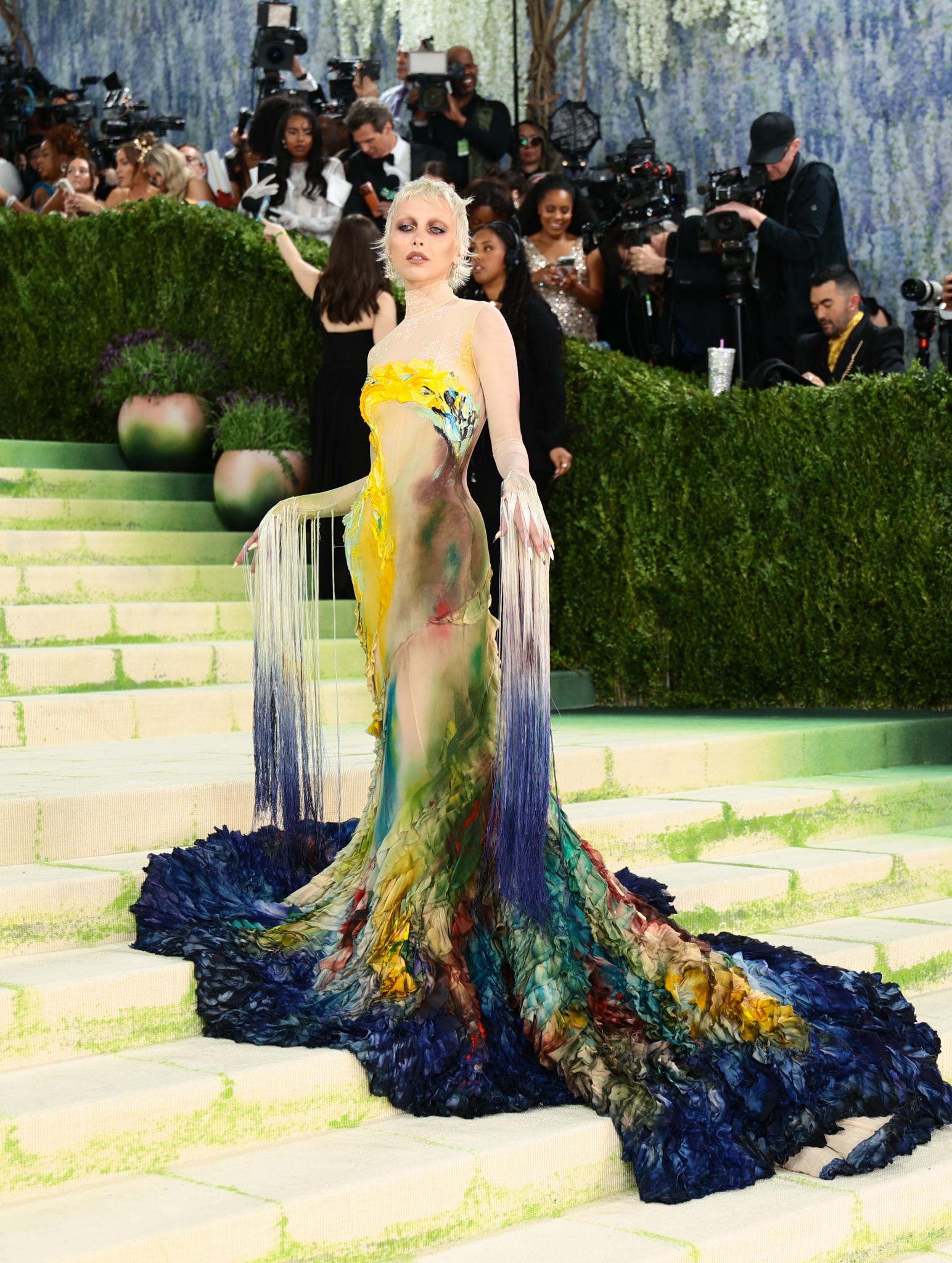 met gala green dress Look, I'm no style expert, but @emmachamberlain IS the #MetGala code: FASHION IS ART 🎨 Moon Goddess
