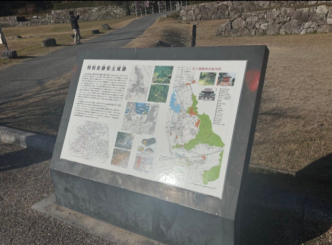 安土城滋賀縣湖東的安土城跡，織田信長建的安土城，在信長死後就被燒毀