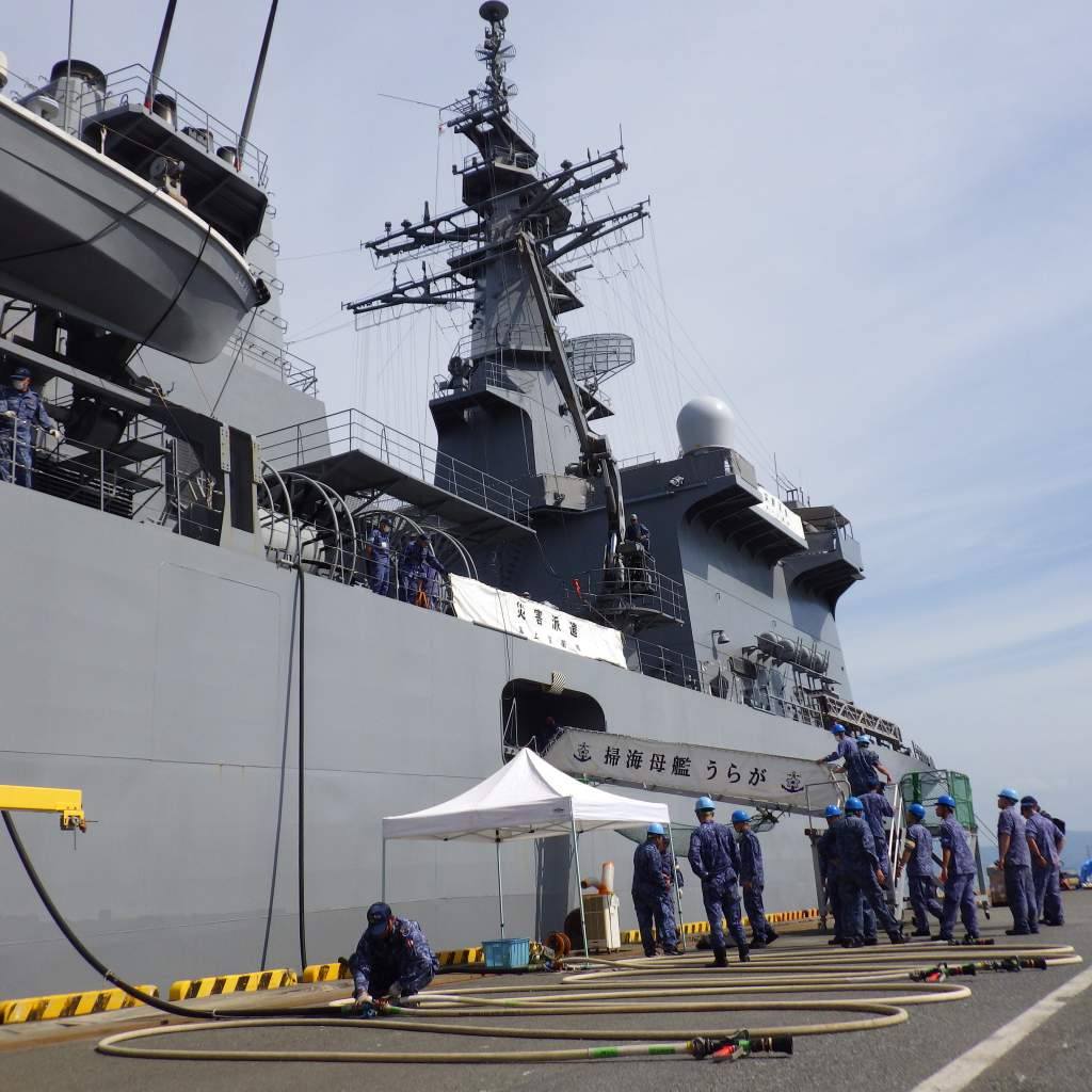 防衛省 海上自衛隊 (Japan - 25.10.22 輸送艦「おおすみ」への車両積載